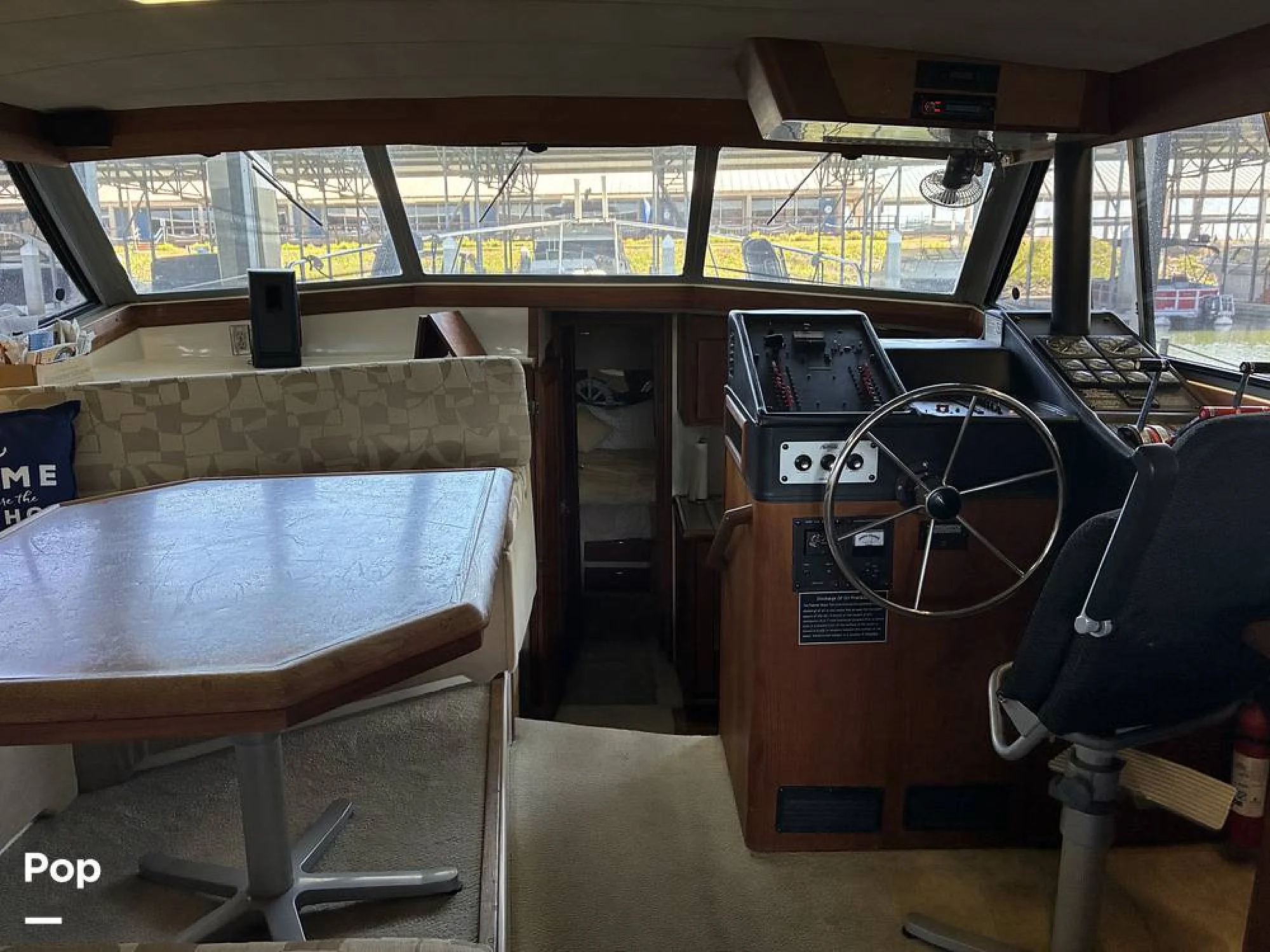 1990 Bayliner 3888 - Image 3