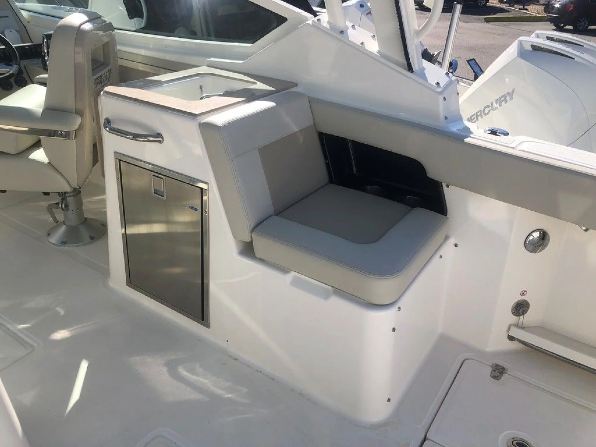 Boston Whaler 280 Vantage w/ Seakeeper - Image 5
