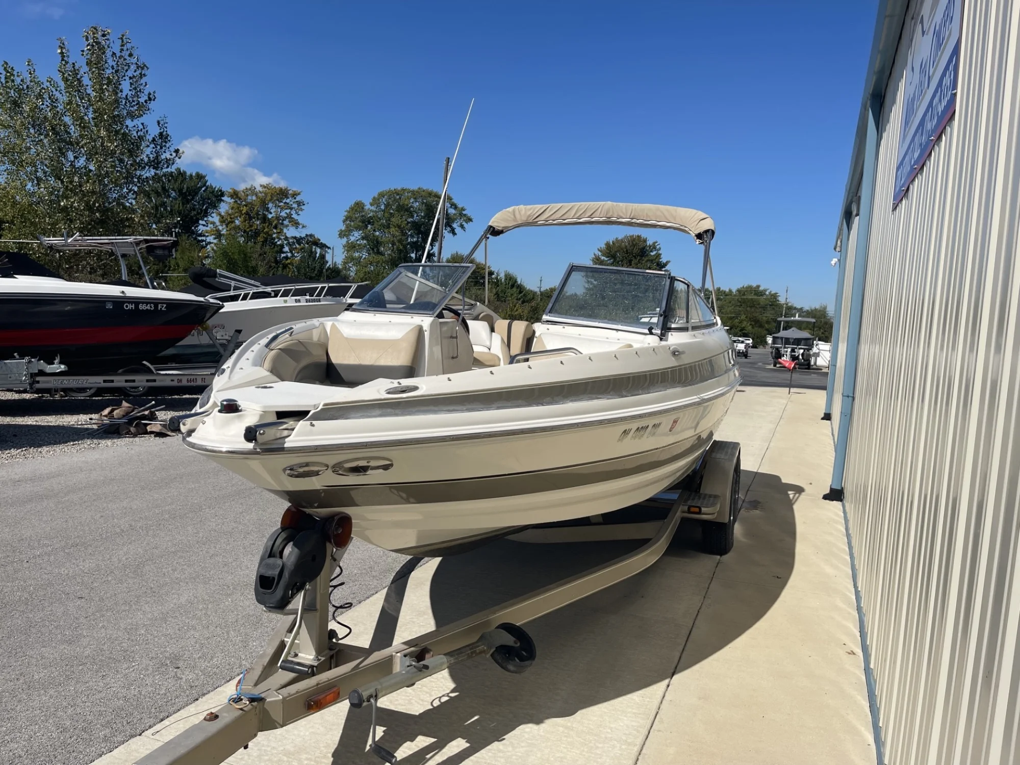 2005 Larson LXi 228 - Image 3