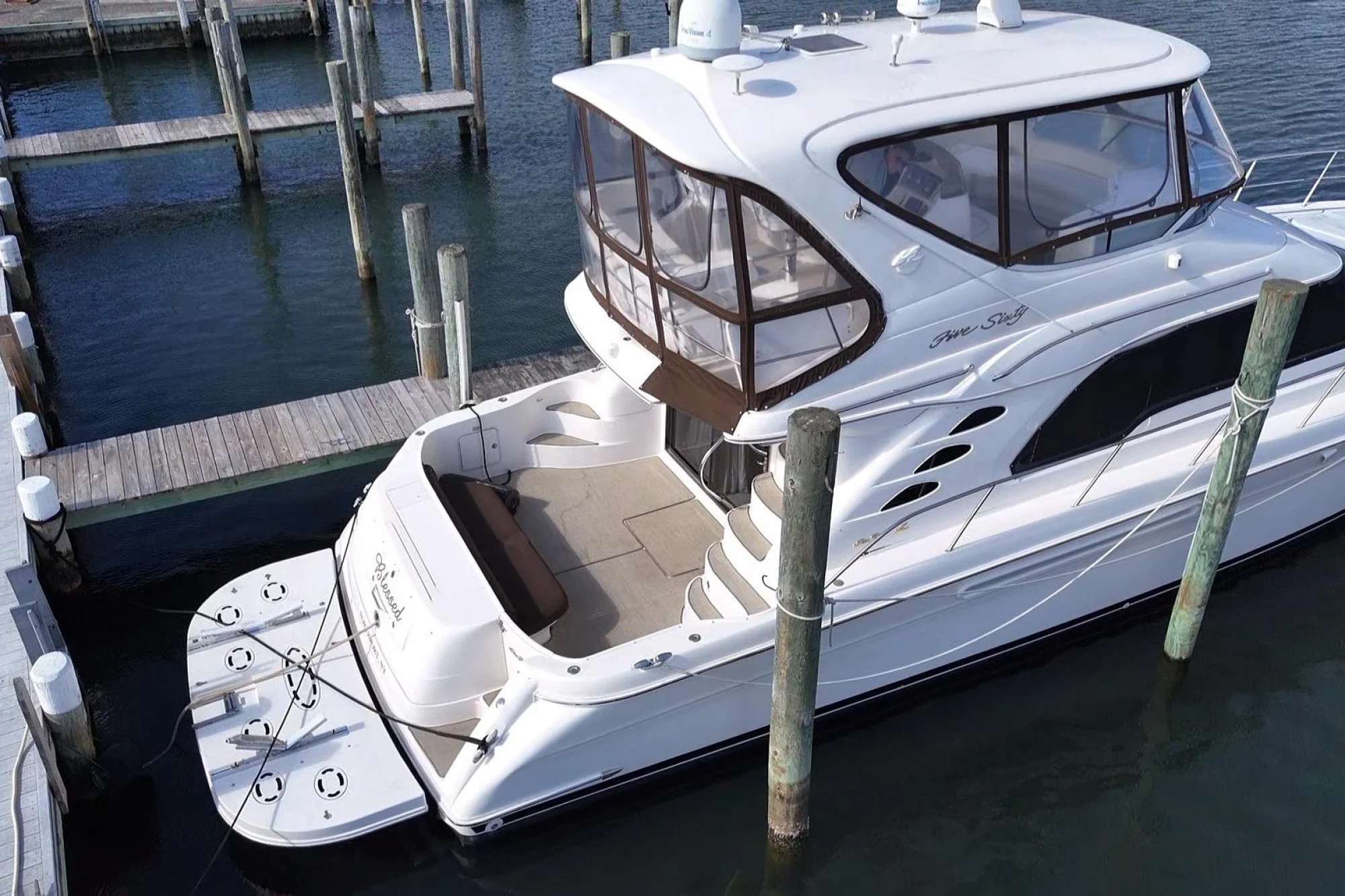 2001 Sea Ray 560 Sedan Bridge - Image 4