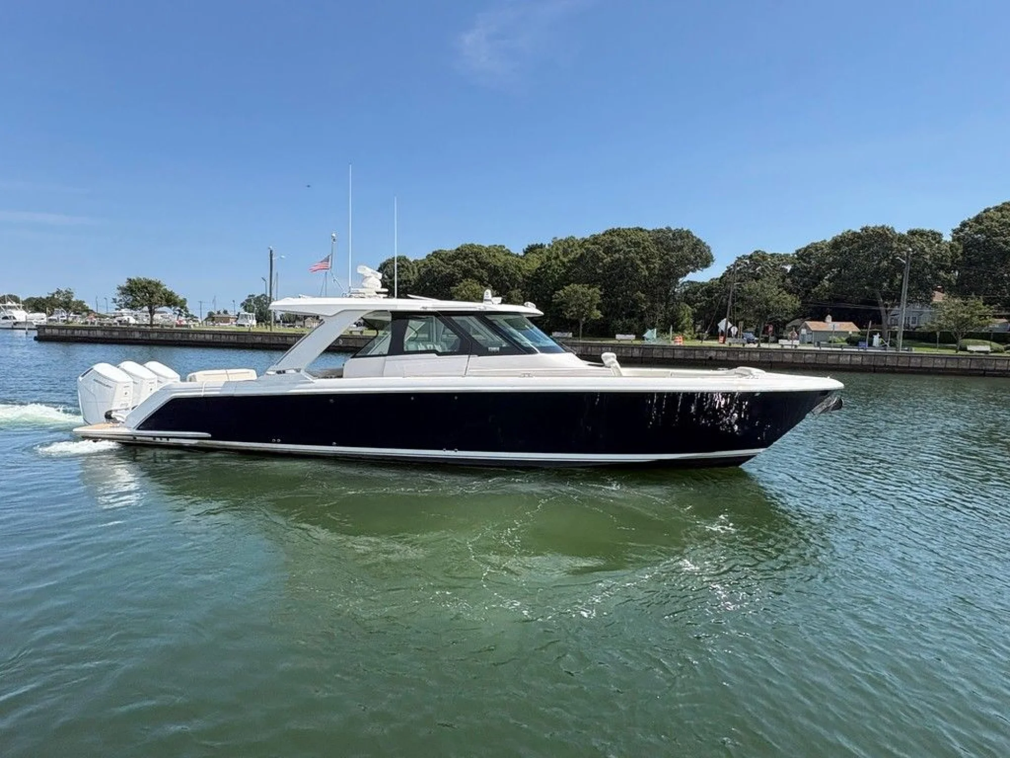 Tiara Yachts 48LS - Image 2