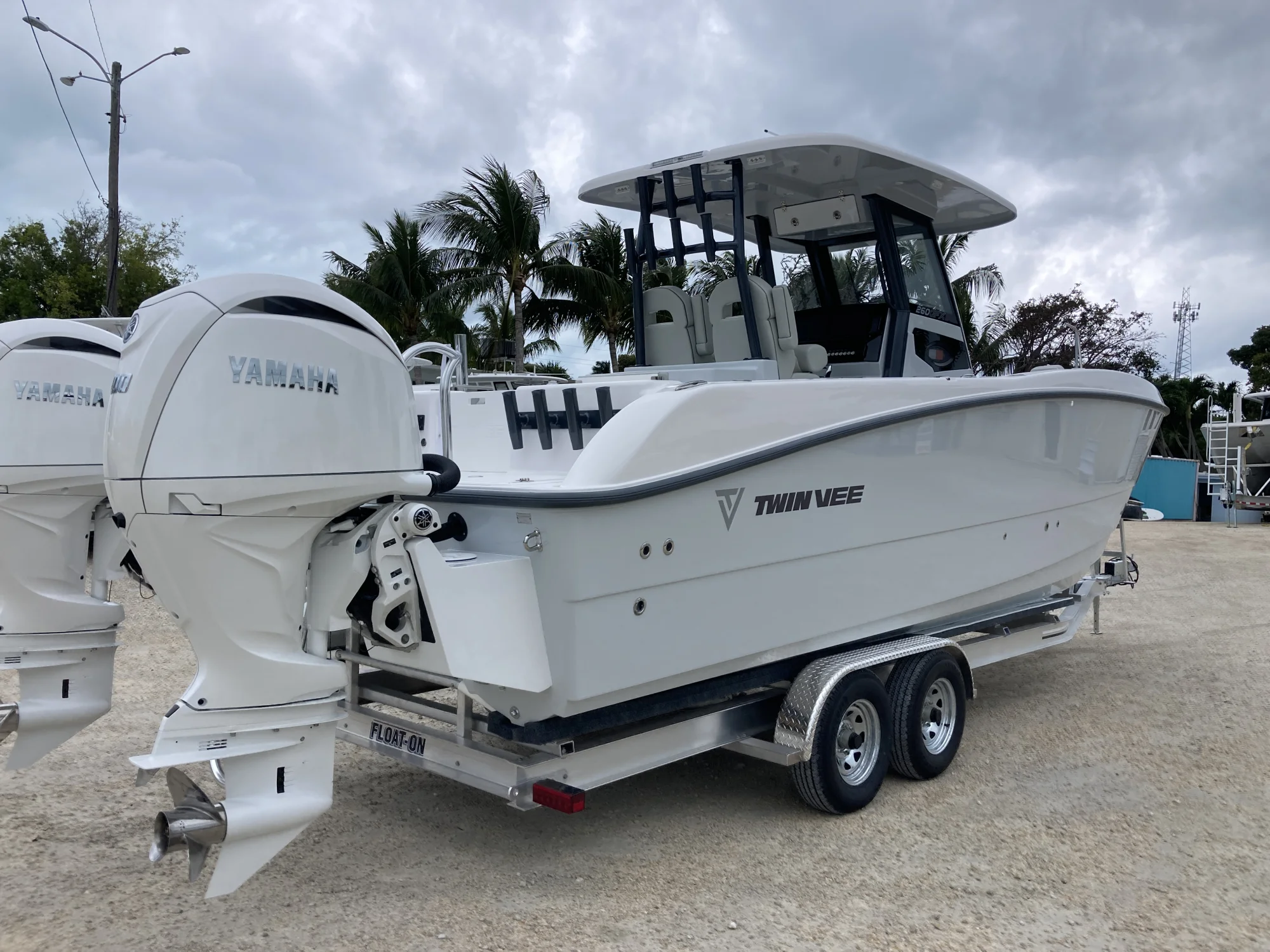 2026 Twin Vee 260 GFX2 - Image 3