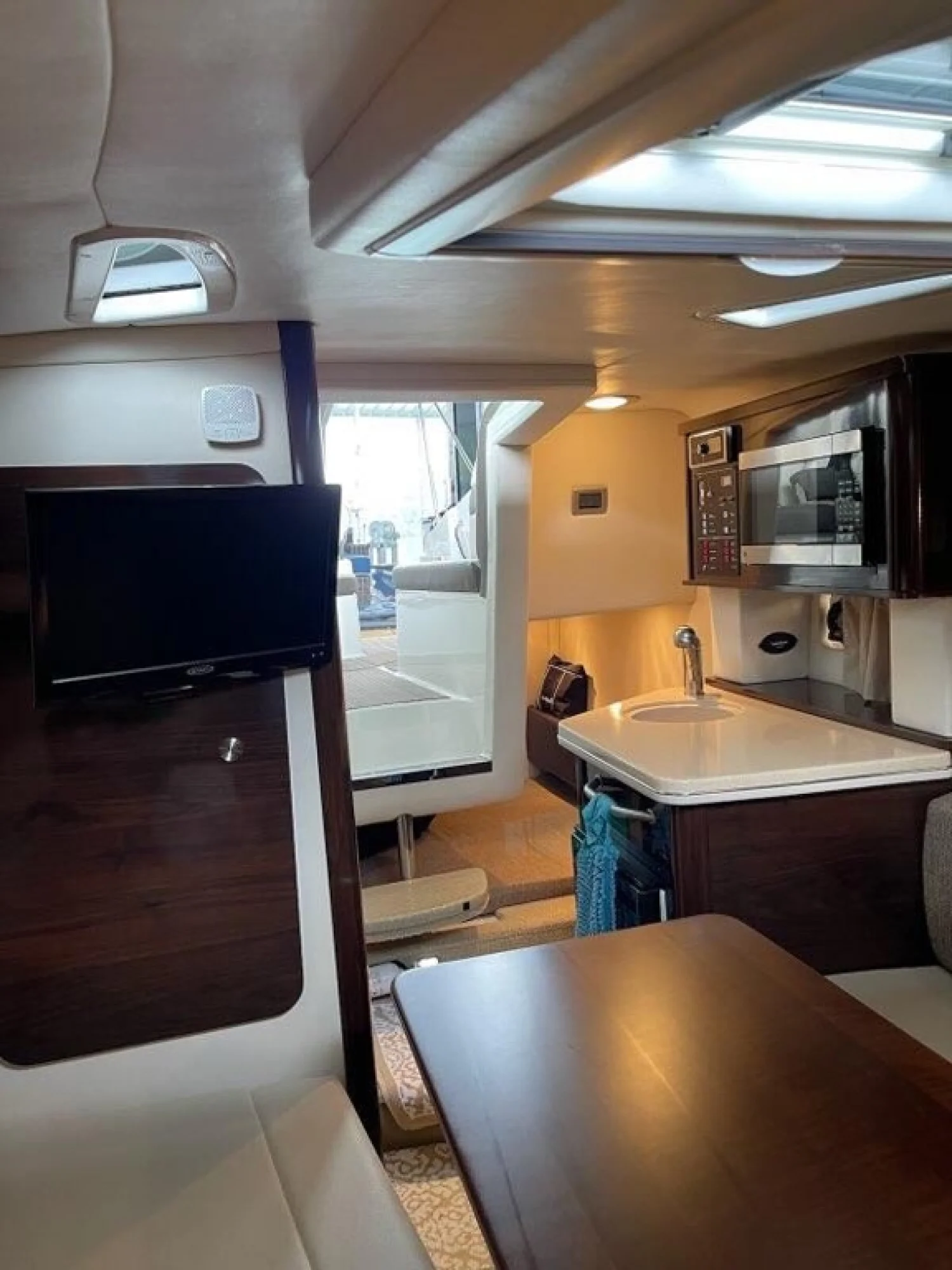 2015 Sea Ray 260 Sundancer - Image 4