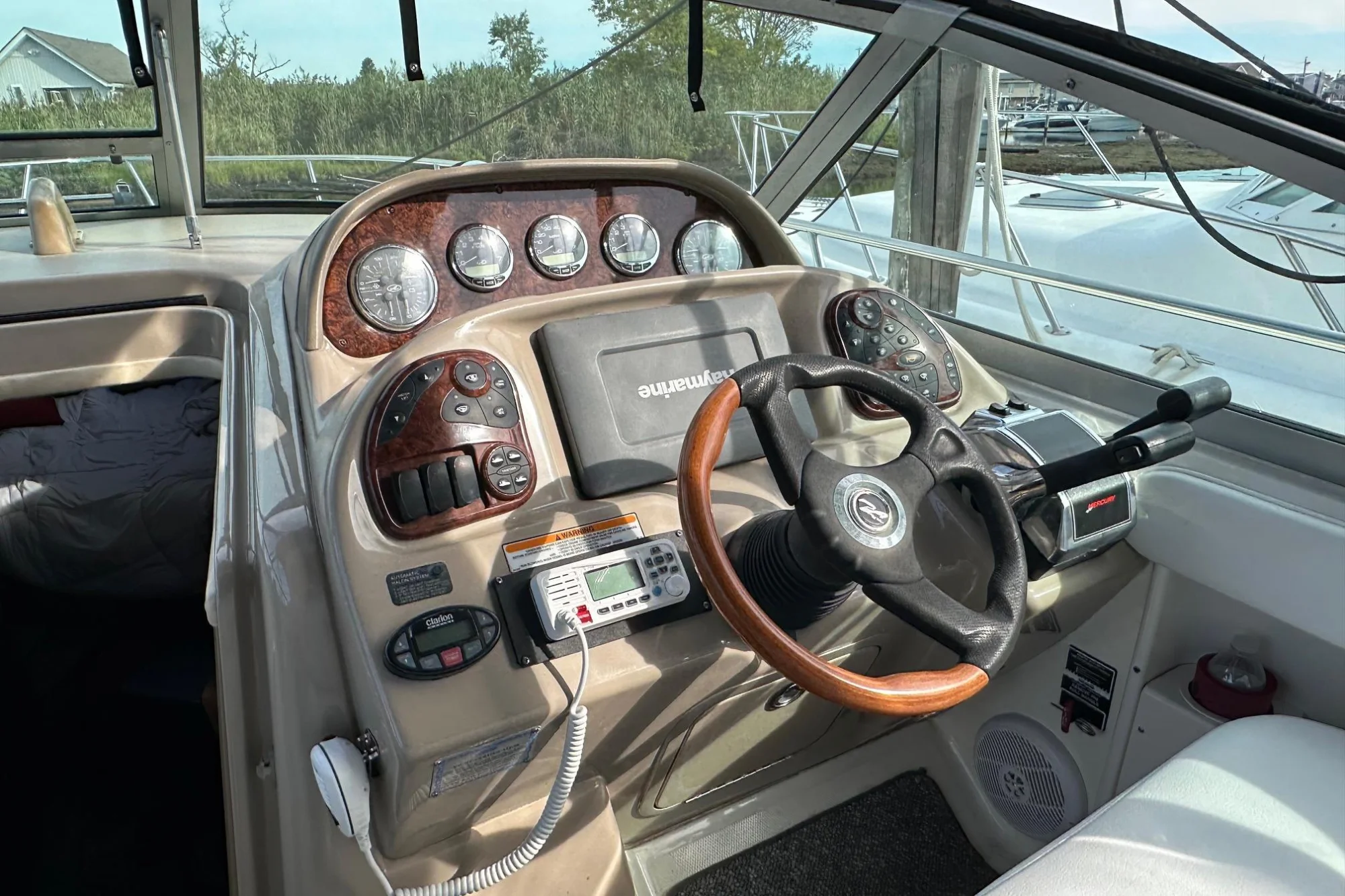 2005 Sea Ray 300 Sundancer - Image 4