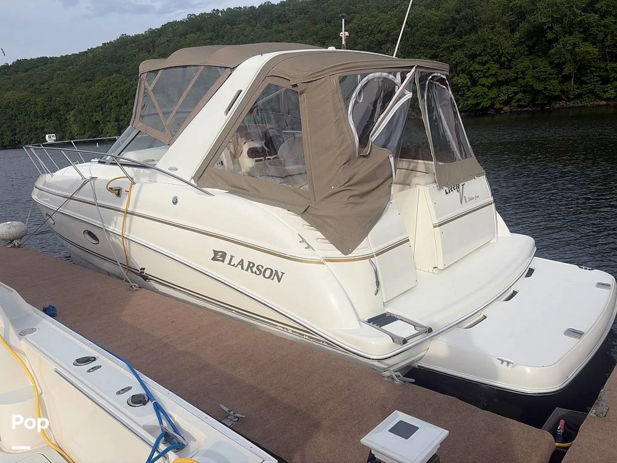 2004 Larson 330 Cabrio - Main Image