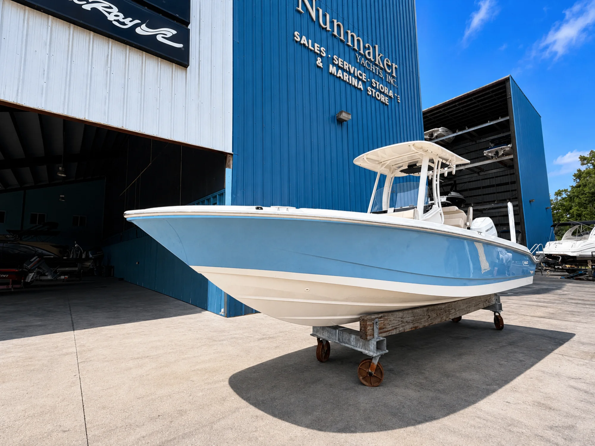 2027 Boston Whaler 250 Dauntless - Image 2