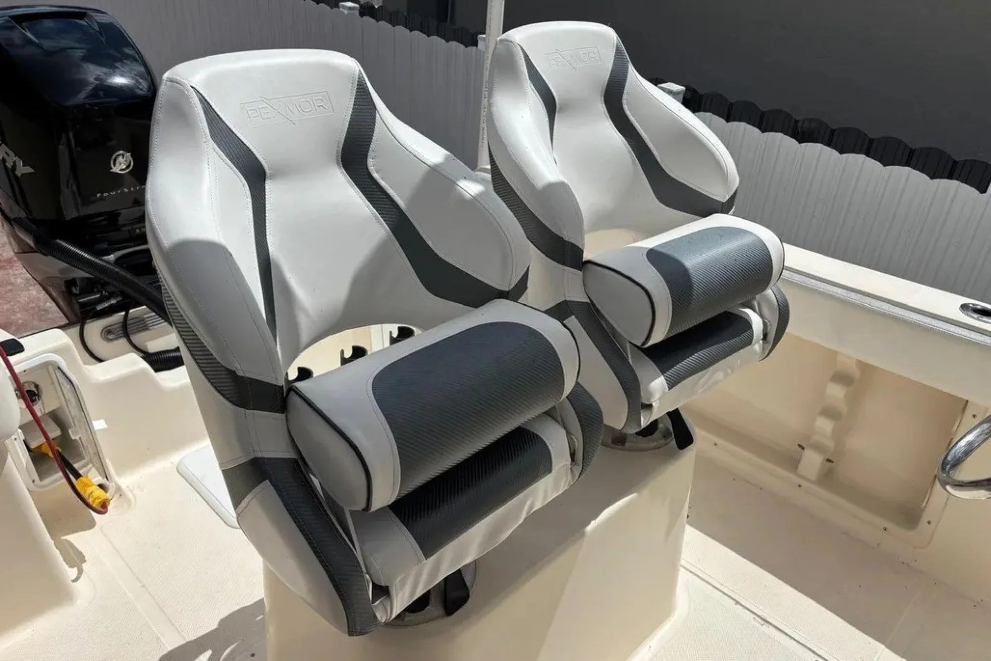 2004 Key West 2220 Center Console - Image 4