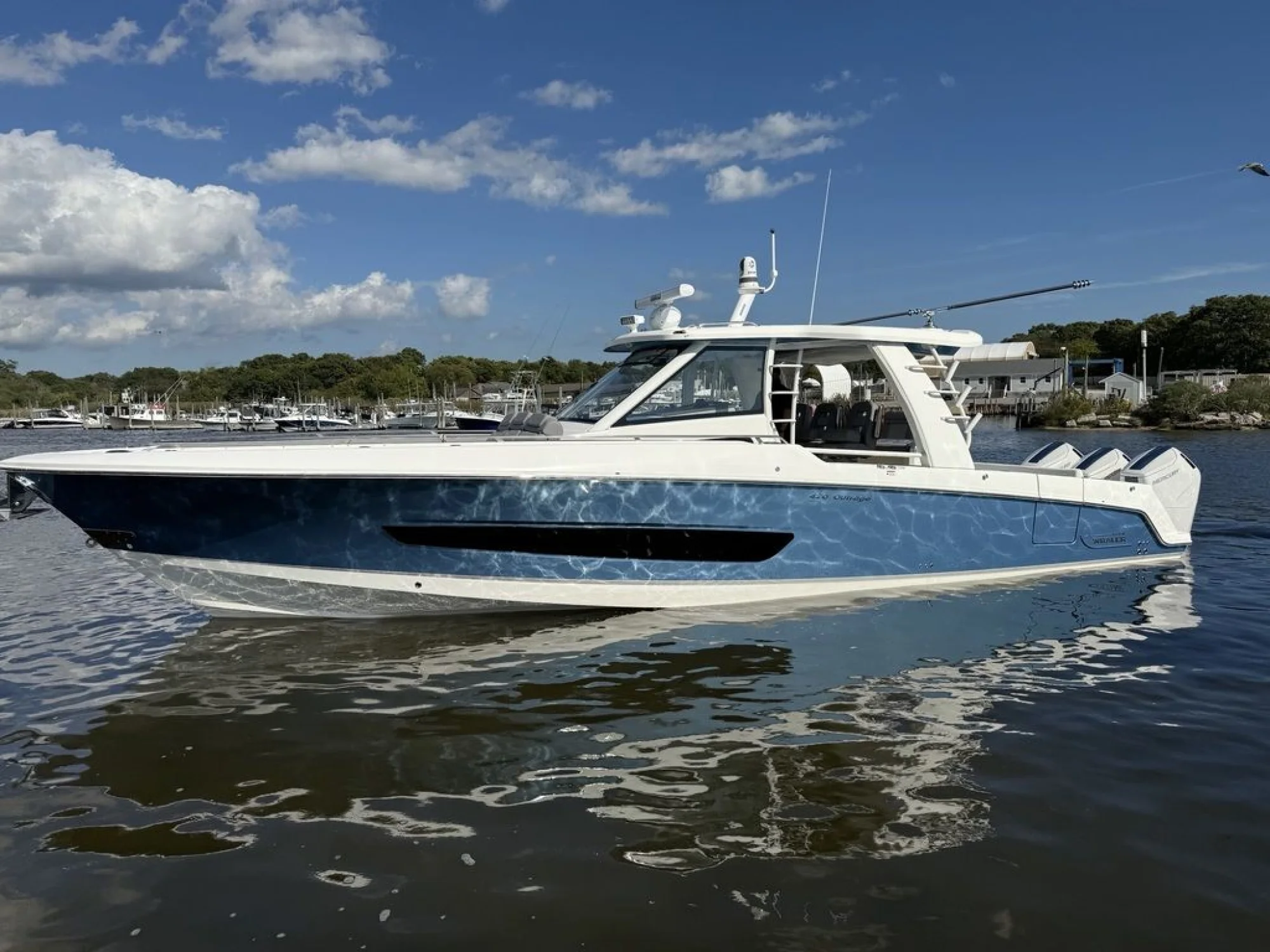 Boston Whaler 420 Outrage - Image 4