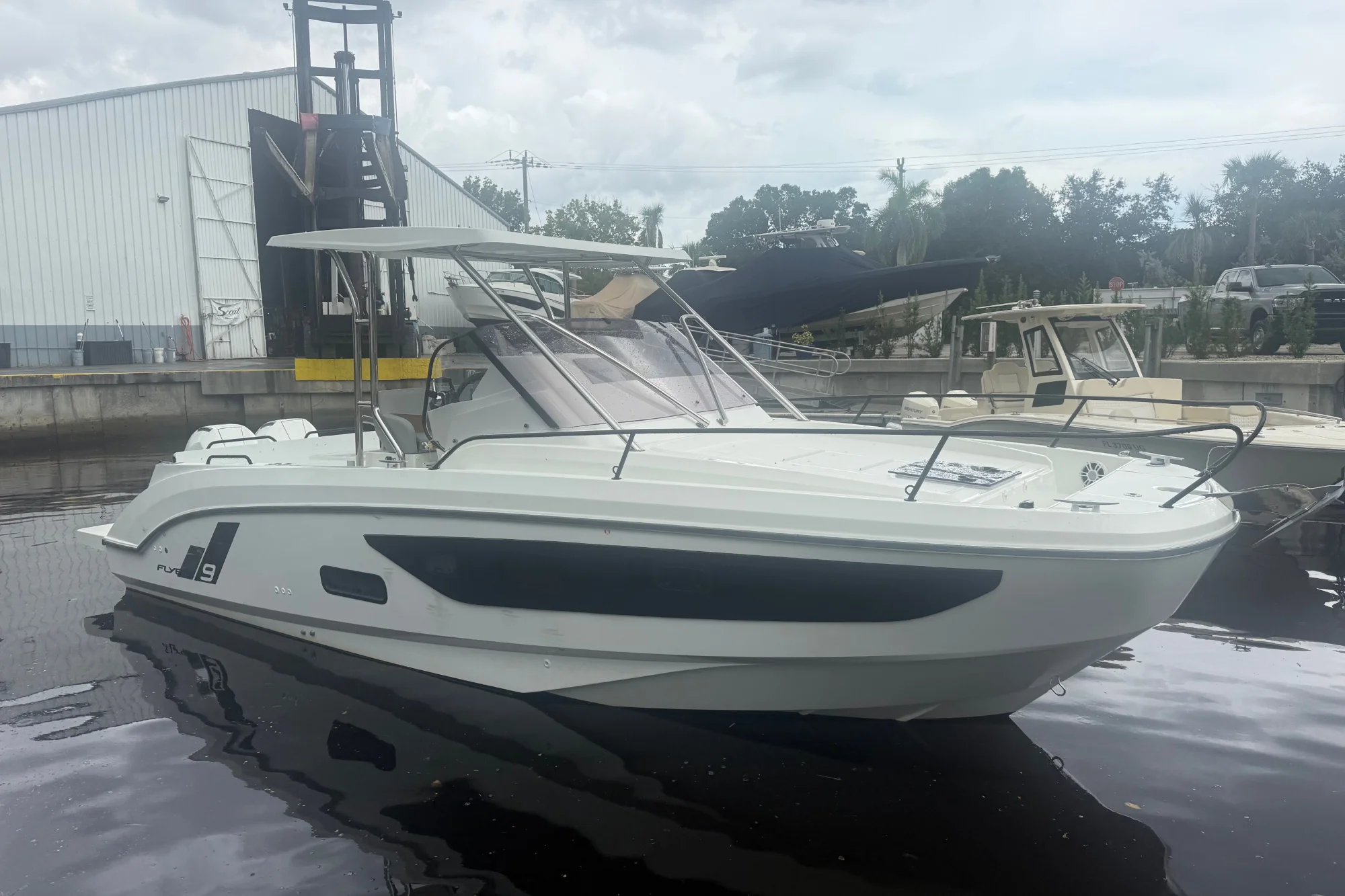 2024 Beneteau Flyer 9 SUNdeck - Image 2