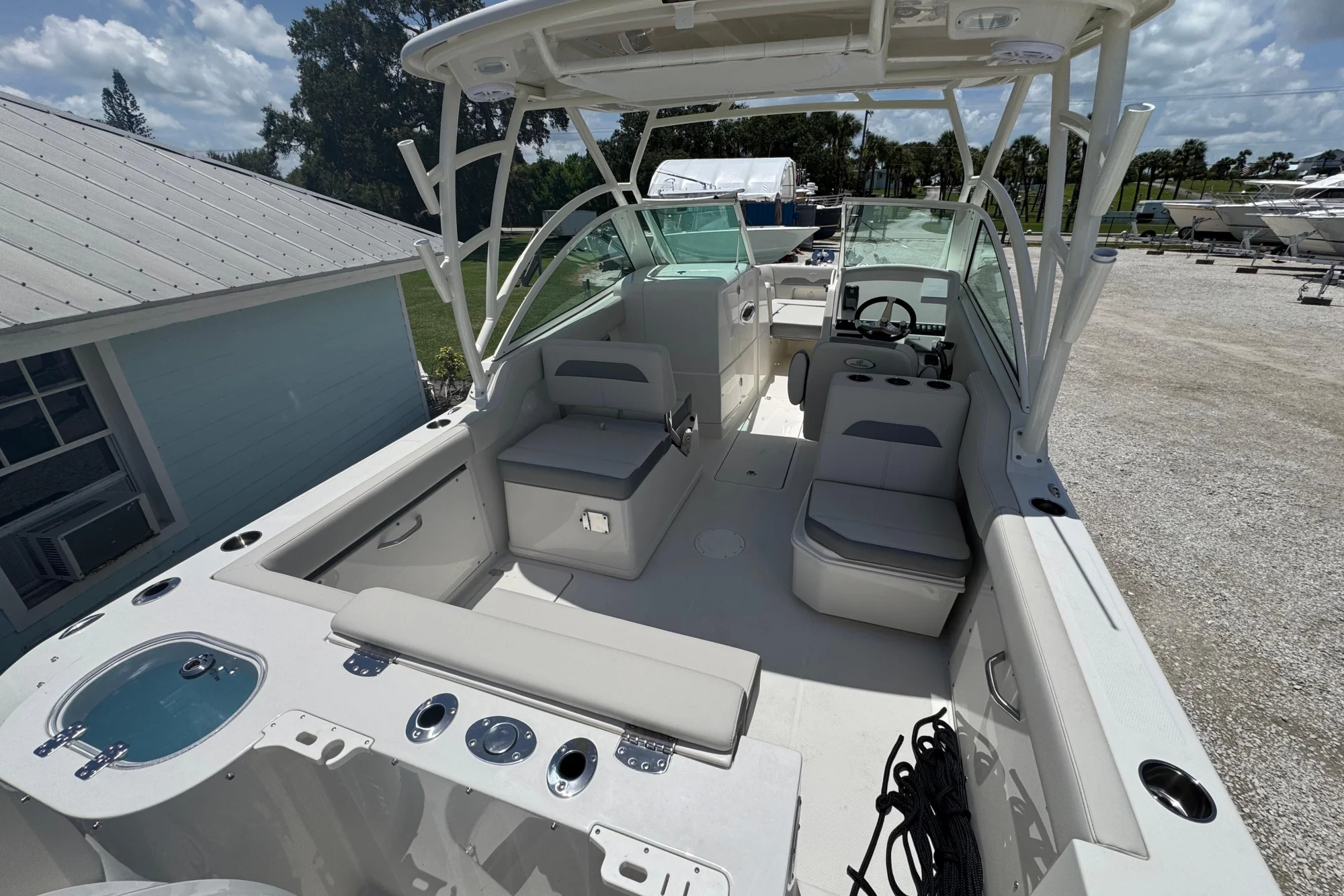 2027 Sailfish 245 DC - Image 4