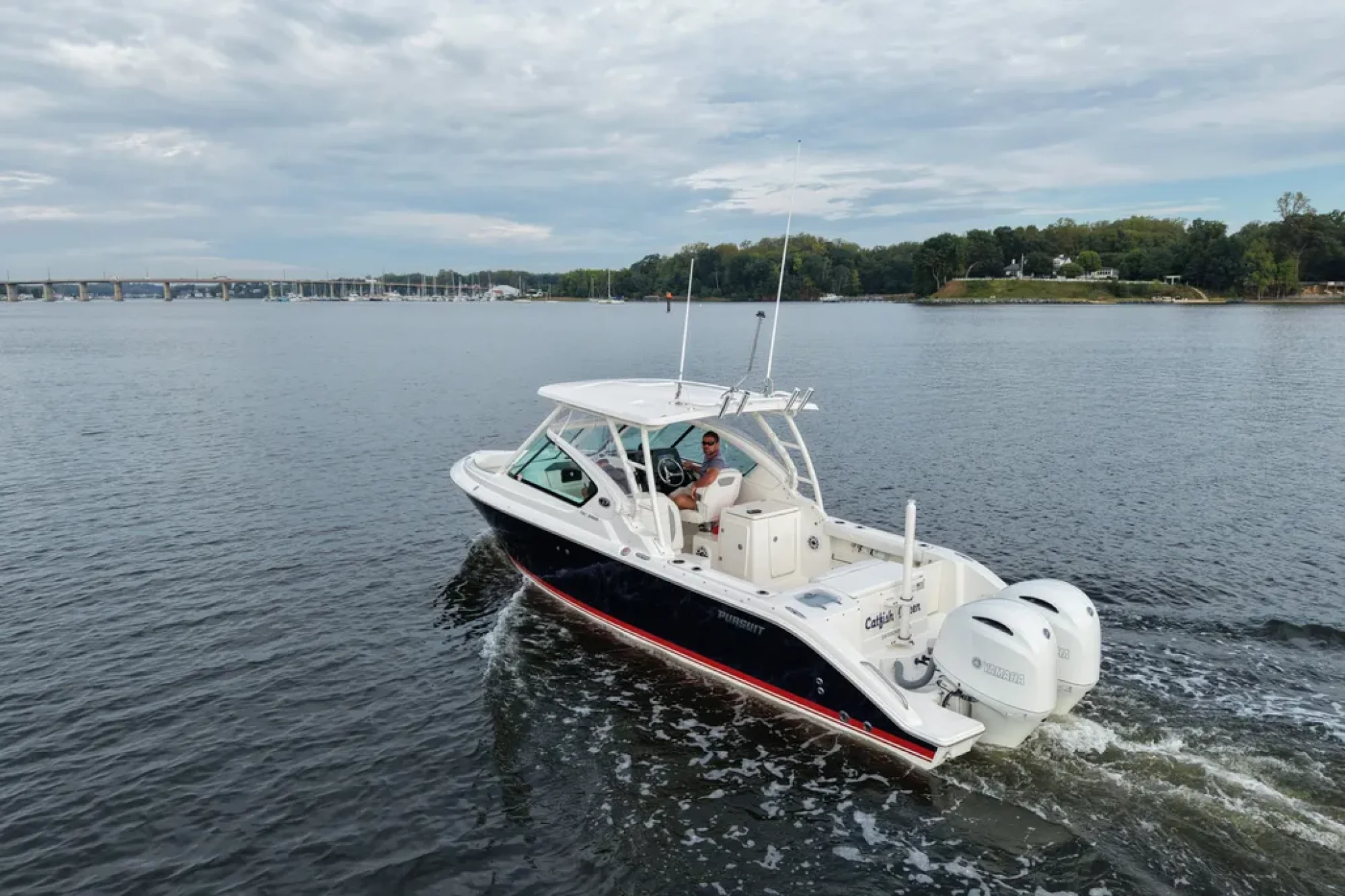 2023 Pursuit DC 266 Dual Console - Image 2