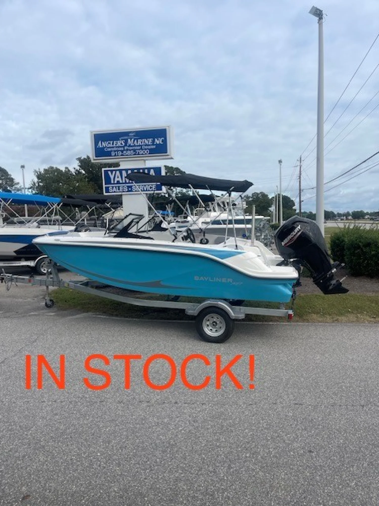 2026 Bayliner M17 Impulse Blue
