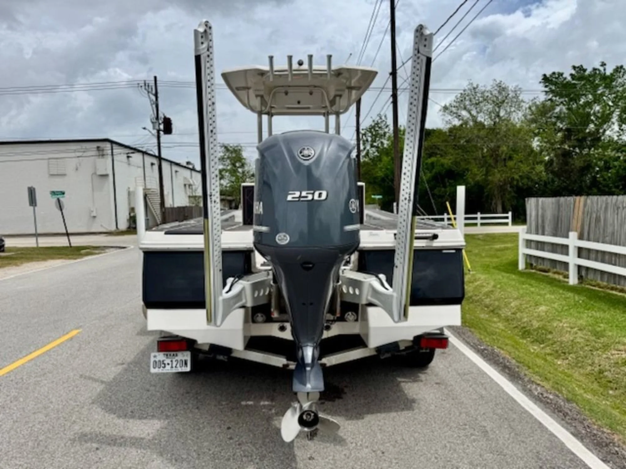 2015 Robalo 226 Cayman - Image 3