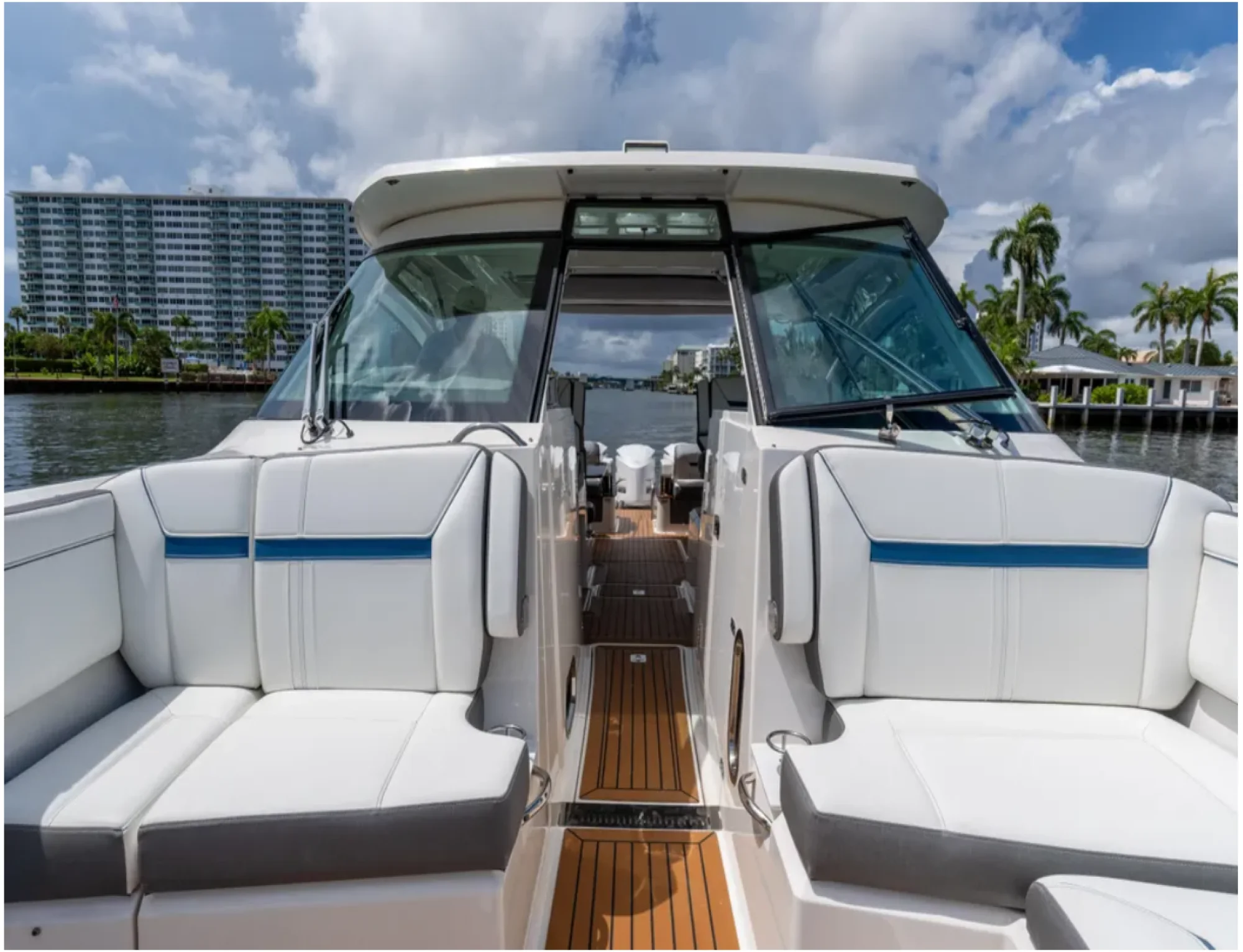 2021 Tiara Yachts 38 LX - Image 2