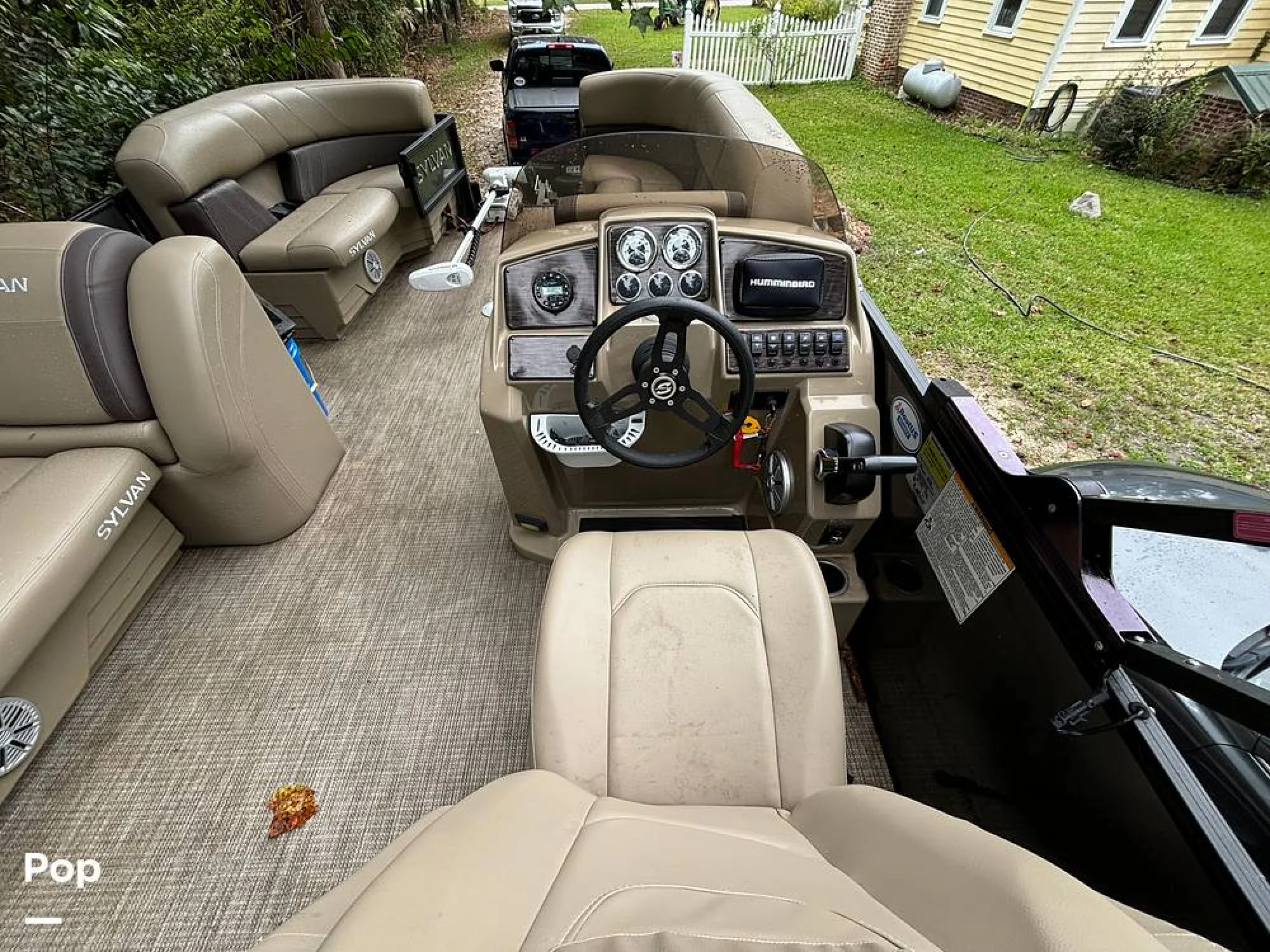 2023 Sylvan Mirage 8522 Party Fish - Image 4