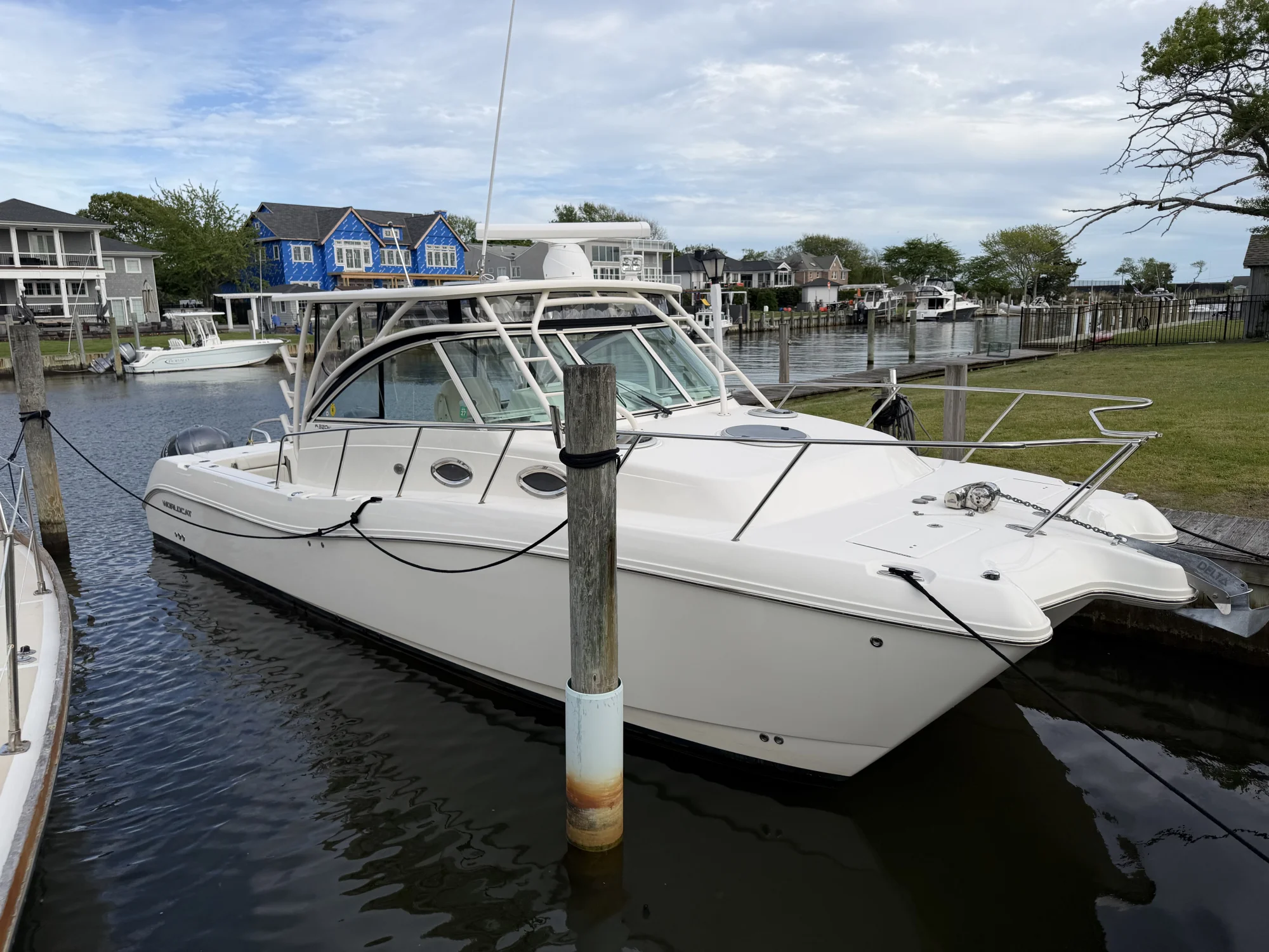 2016 World Cat 320EC - Image 3