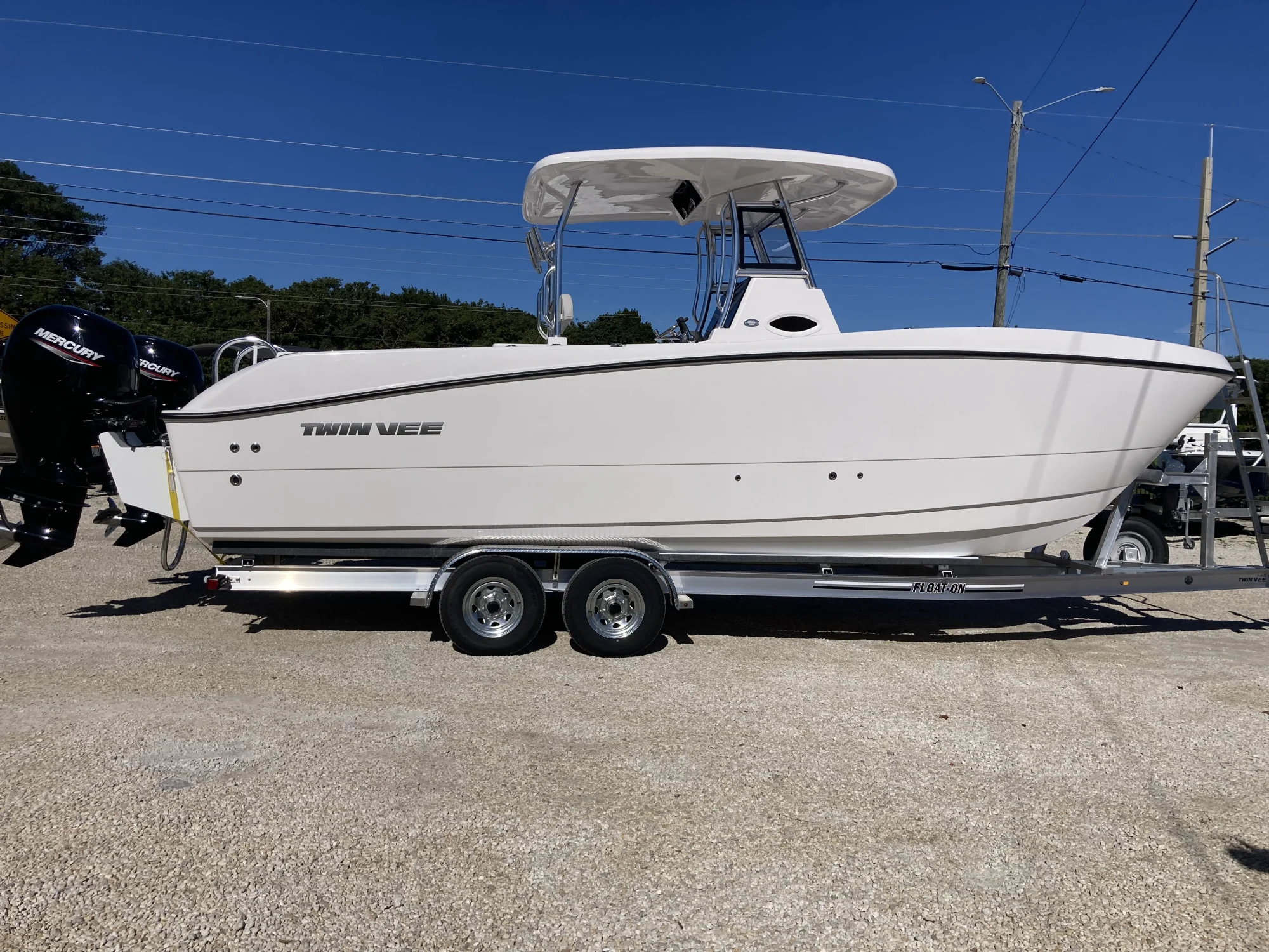 2025 Twin Vee 260 PRO GFX - Image 2