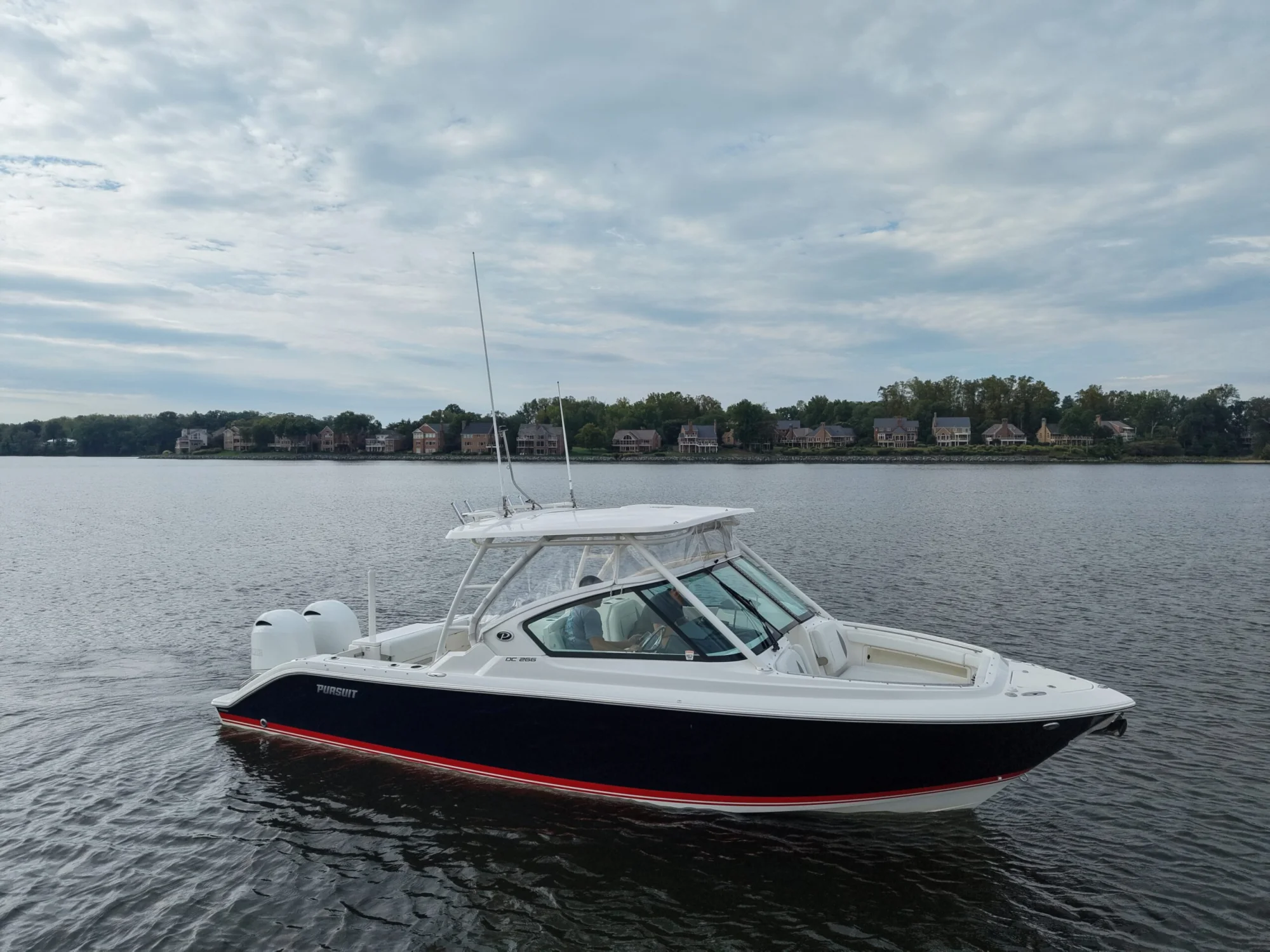 2023 Pursuit DC 266 Dual Console - Image 3