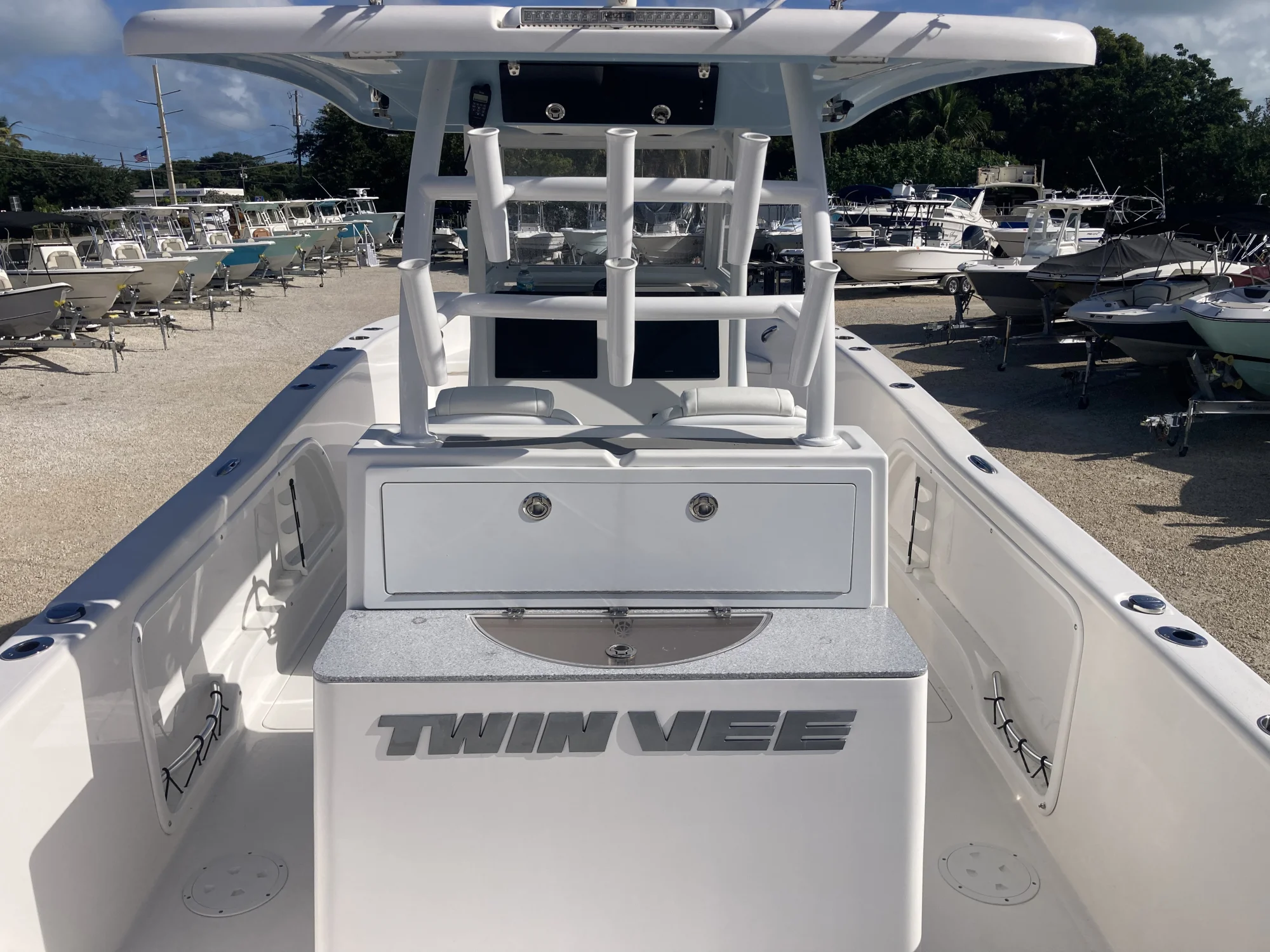 2021 Twin Vee 280 CC - Image 5