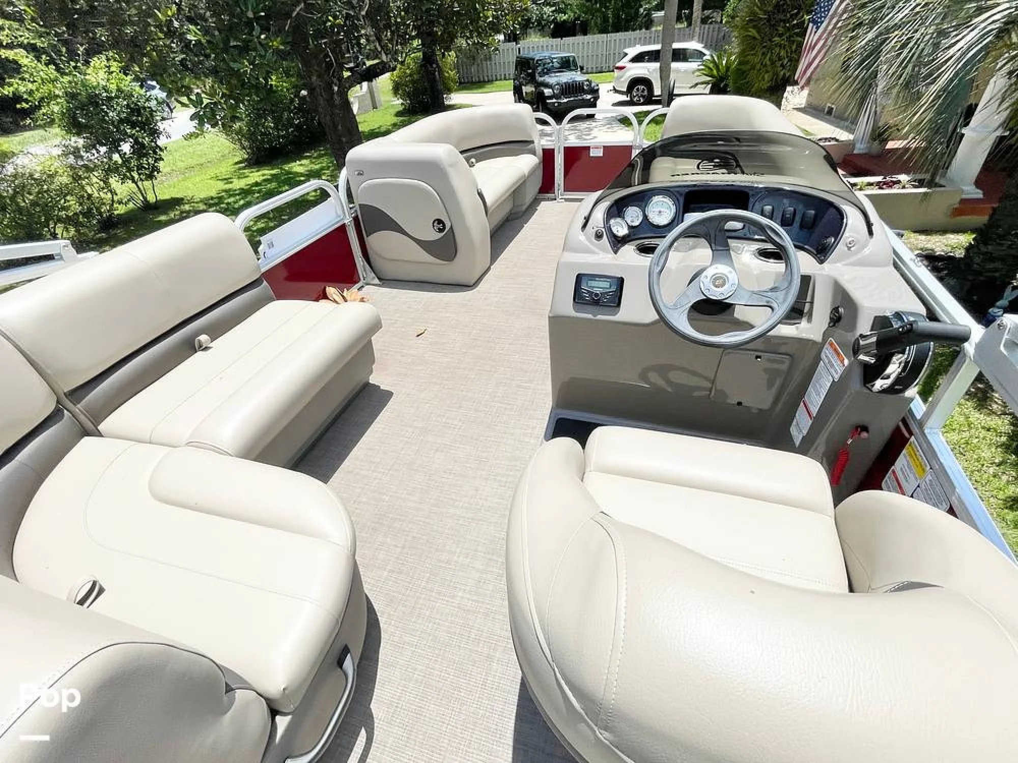 2023 Sun Tracker Party Barge 18 DLX - Image 4