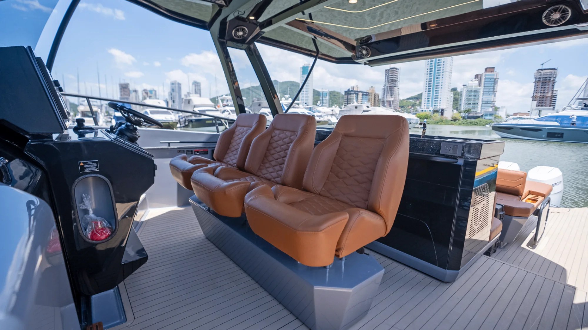 2027  Hanover 447 -Inboard - Image 5