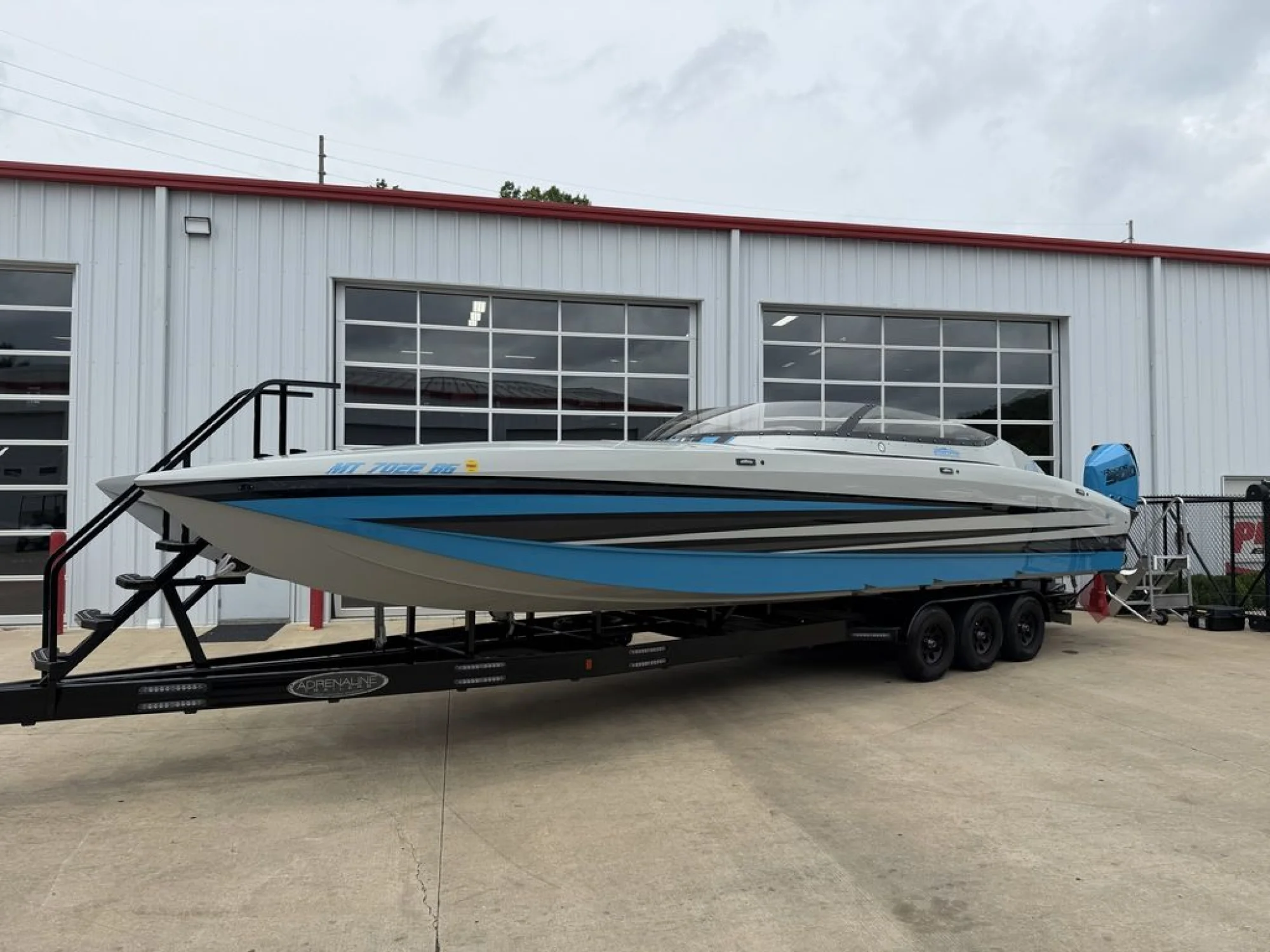 Interceptor 36 Cat - Image 3