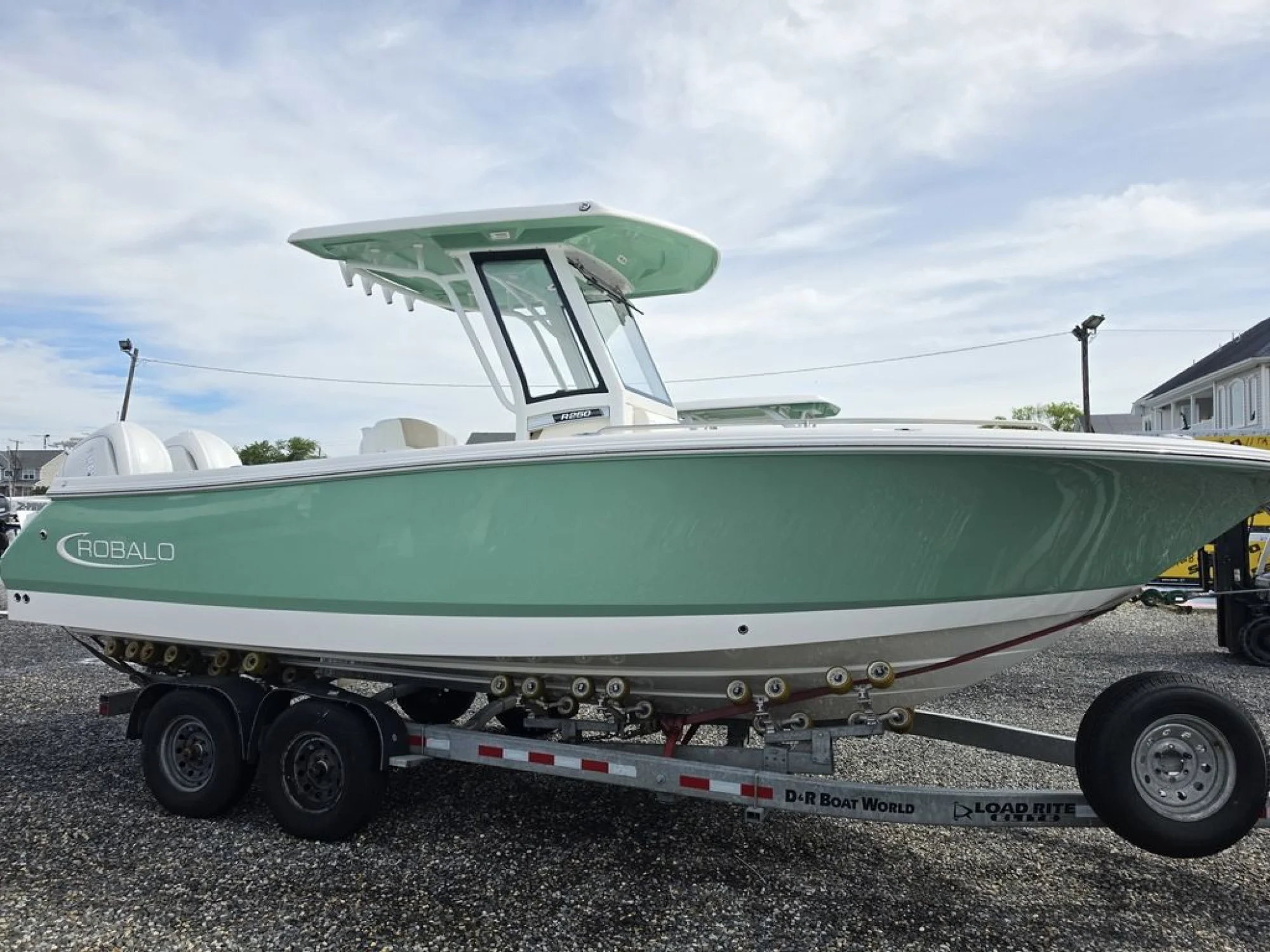 2027 Robalo R250 - Image 3