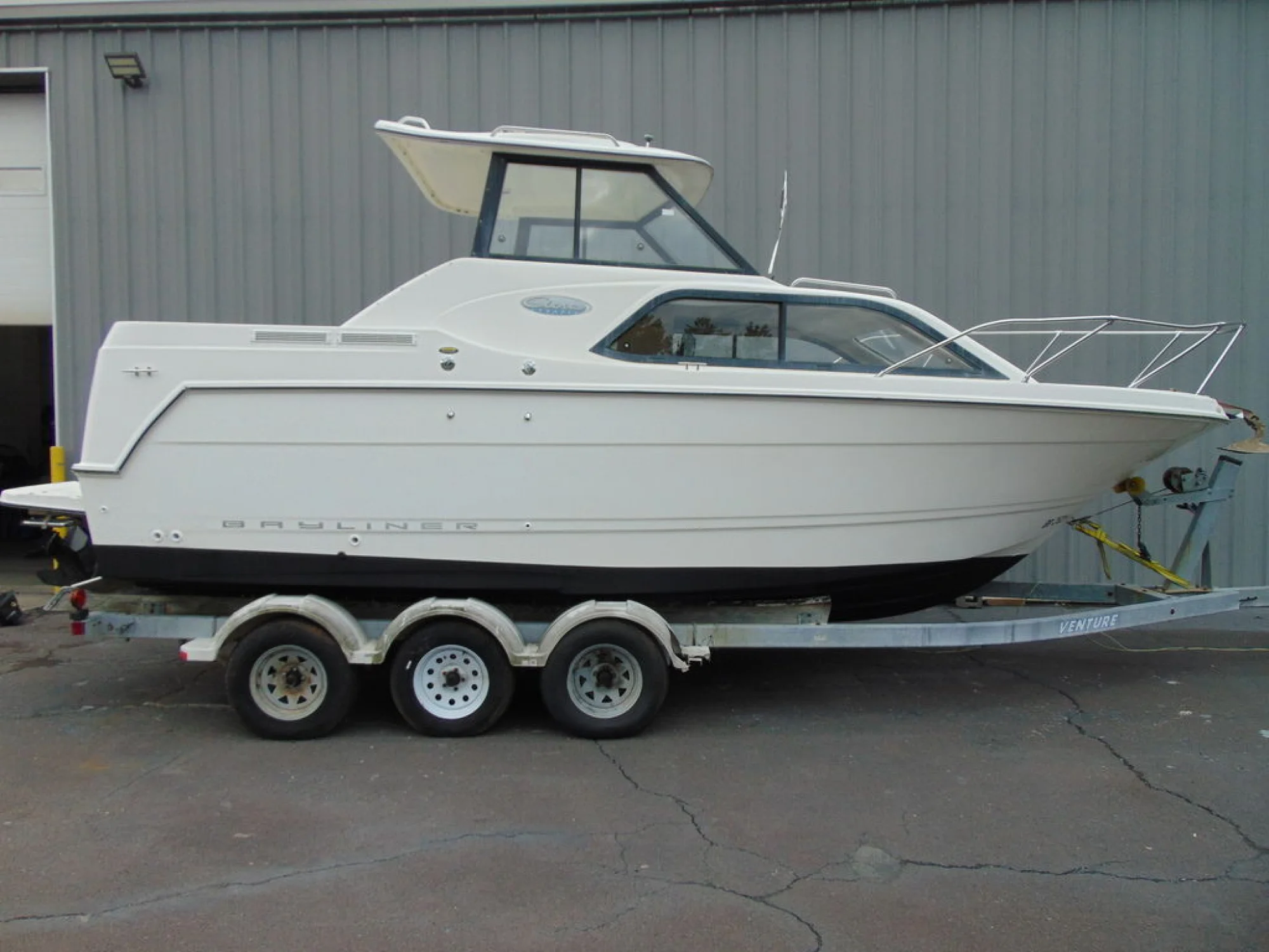 Bayliner 2452 - Image 2
