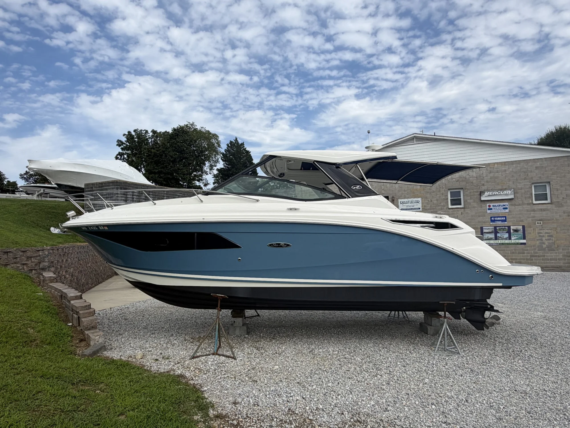 2021 Sea Ray Sundancer 320 - Image 3