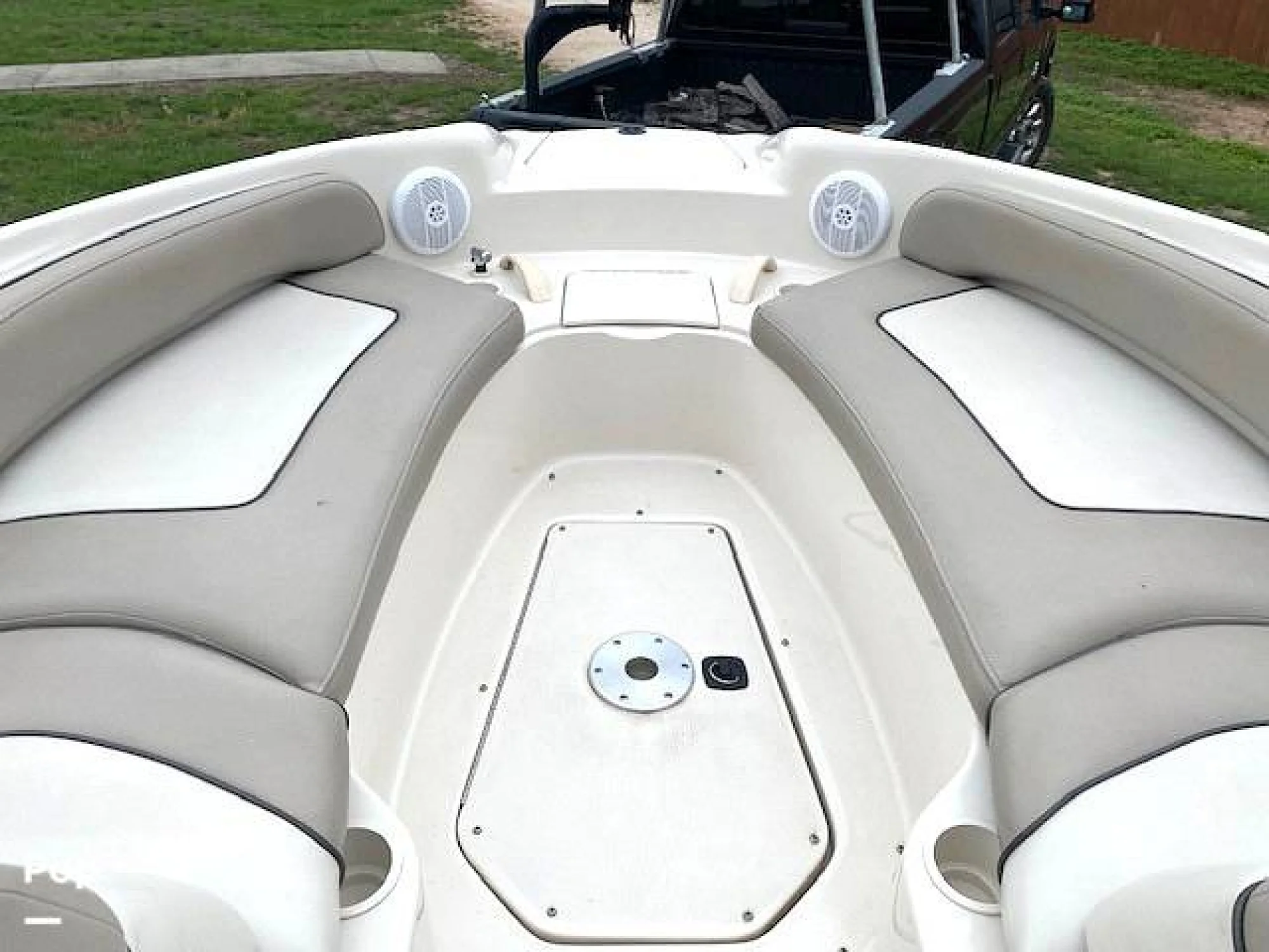 2004 Sea Ray 240 SD - Image 5