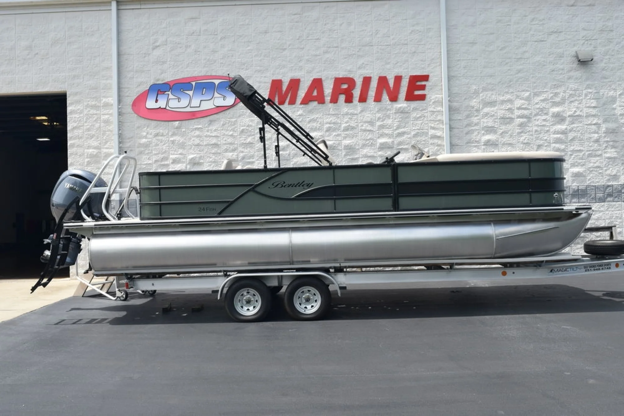 2026 Bentley Pontoons Fish 243 Fish-N-Cruise 3/4 Tube - Main Image