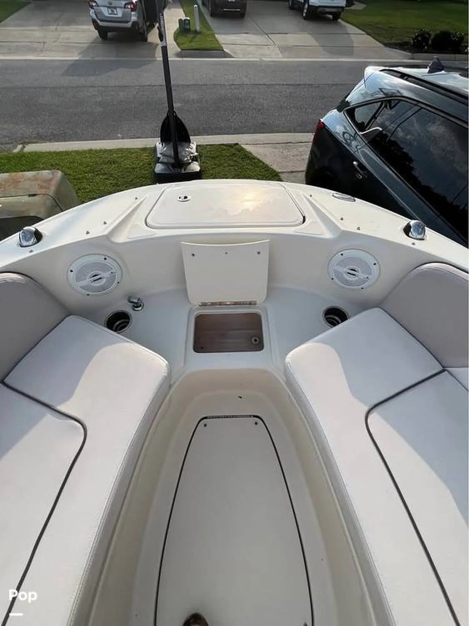 2010 Sea Ray 220 Sundeck - Image 5
