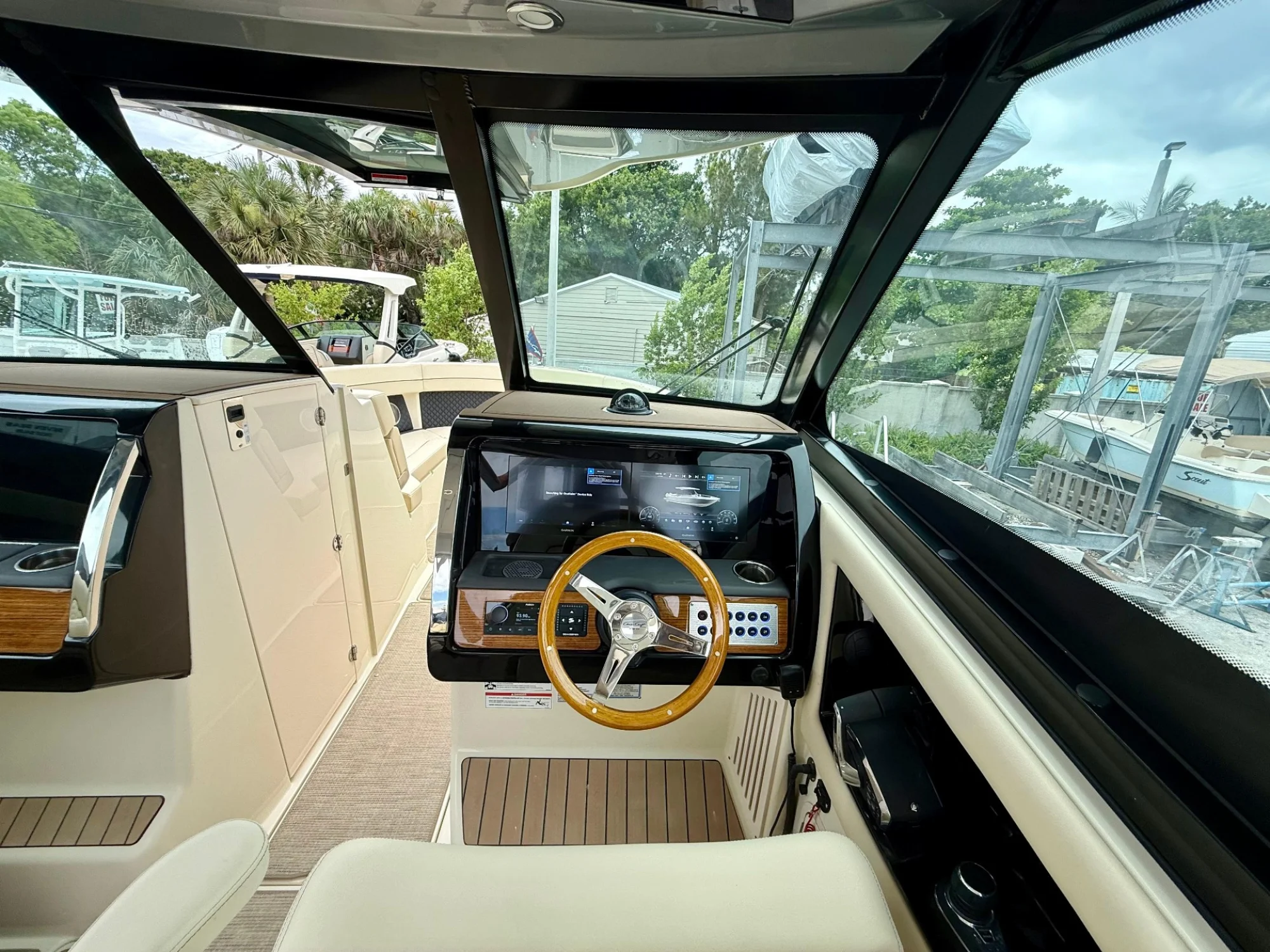 2025 Chris Craft Calypso 32 - Image 4