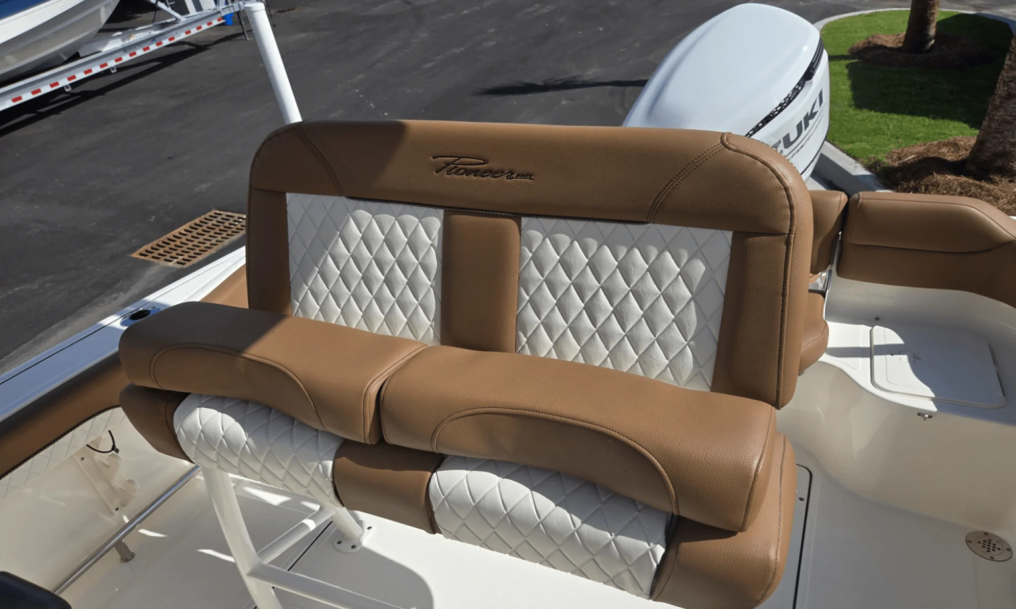 2026 Pioneer 222 Islander - Image 4