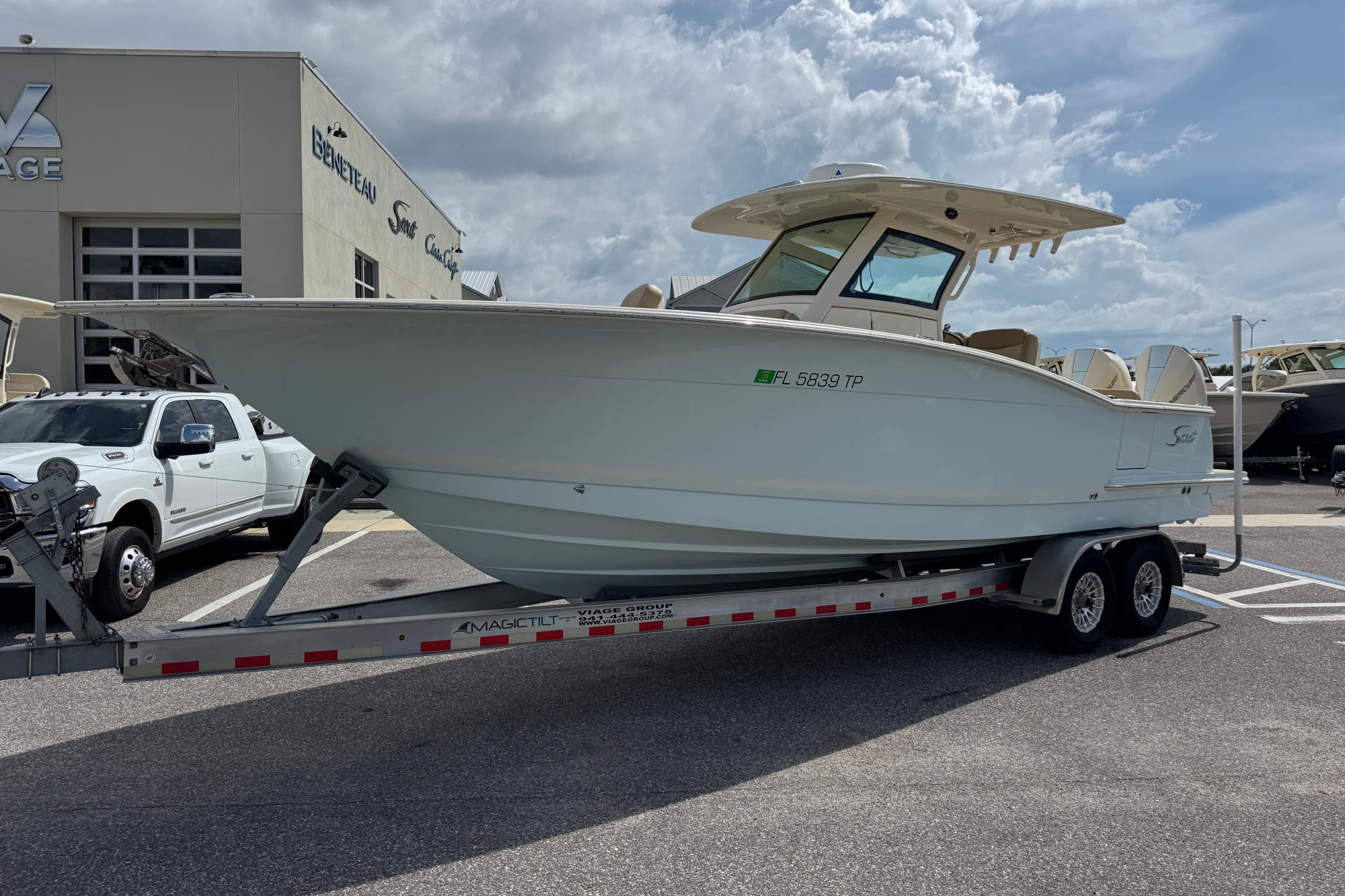 2023 Scout 305 LXF - Image 3