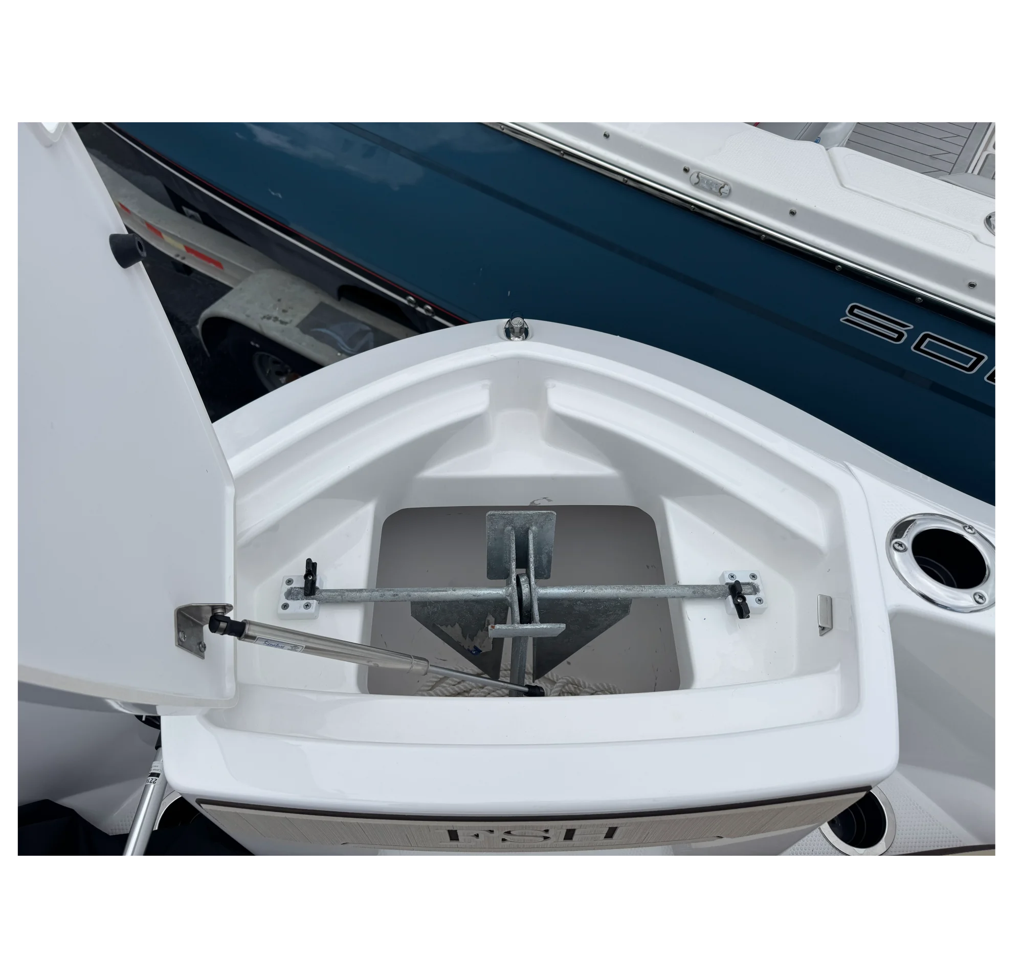 2025 Yamaha Boats 255 FSH Sport H - Image 5