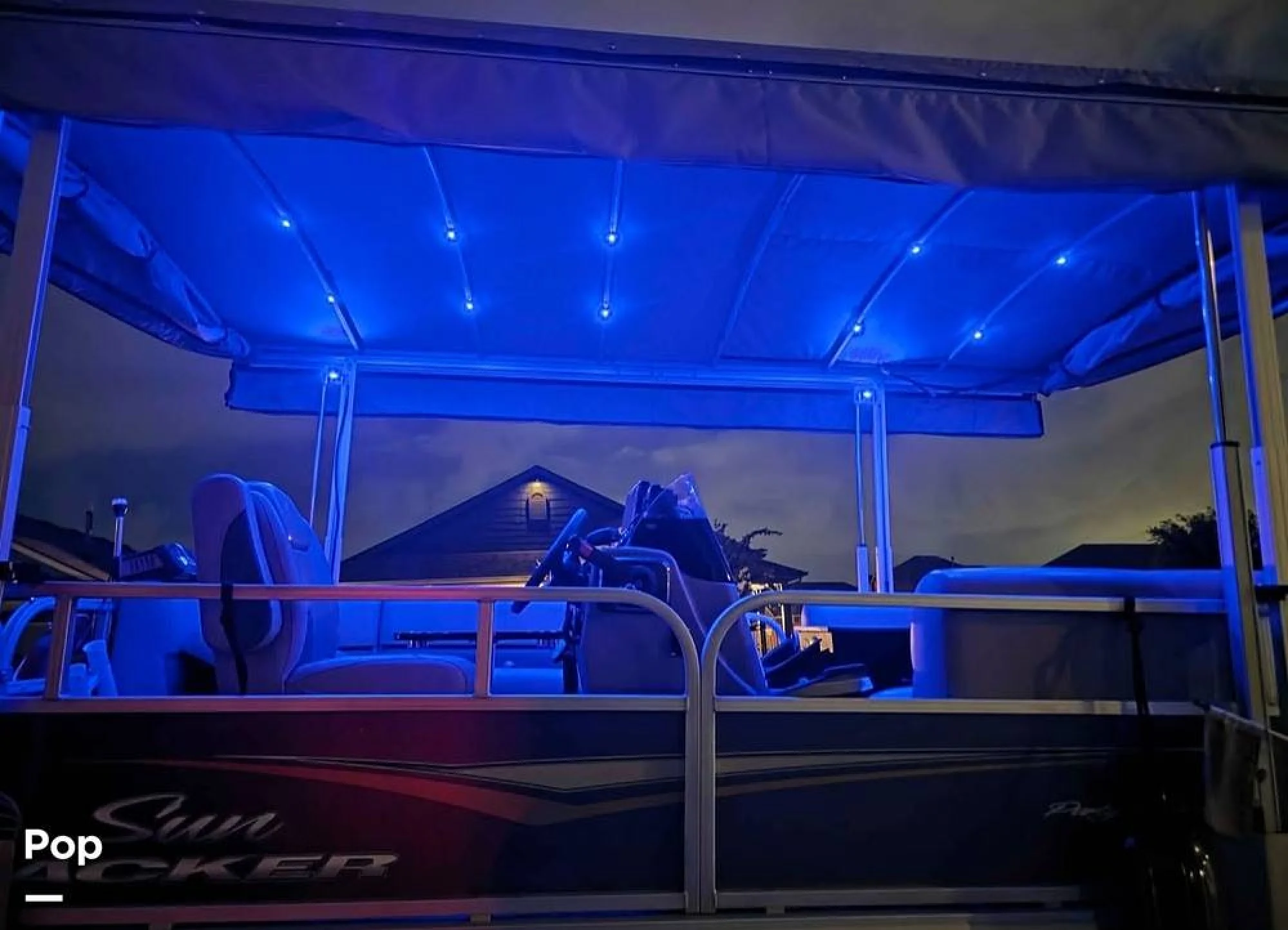2025 Sun Tracker Party Barge 16 DLX - Image 2
