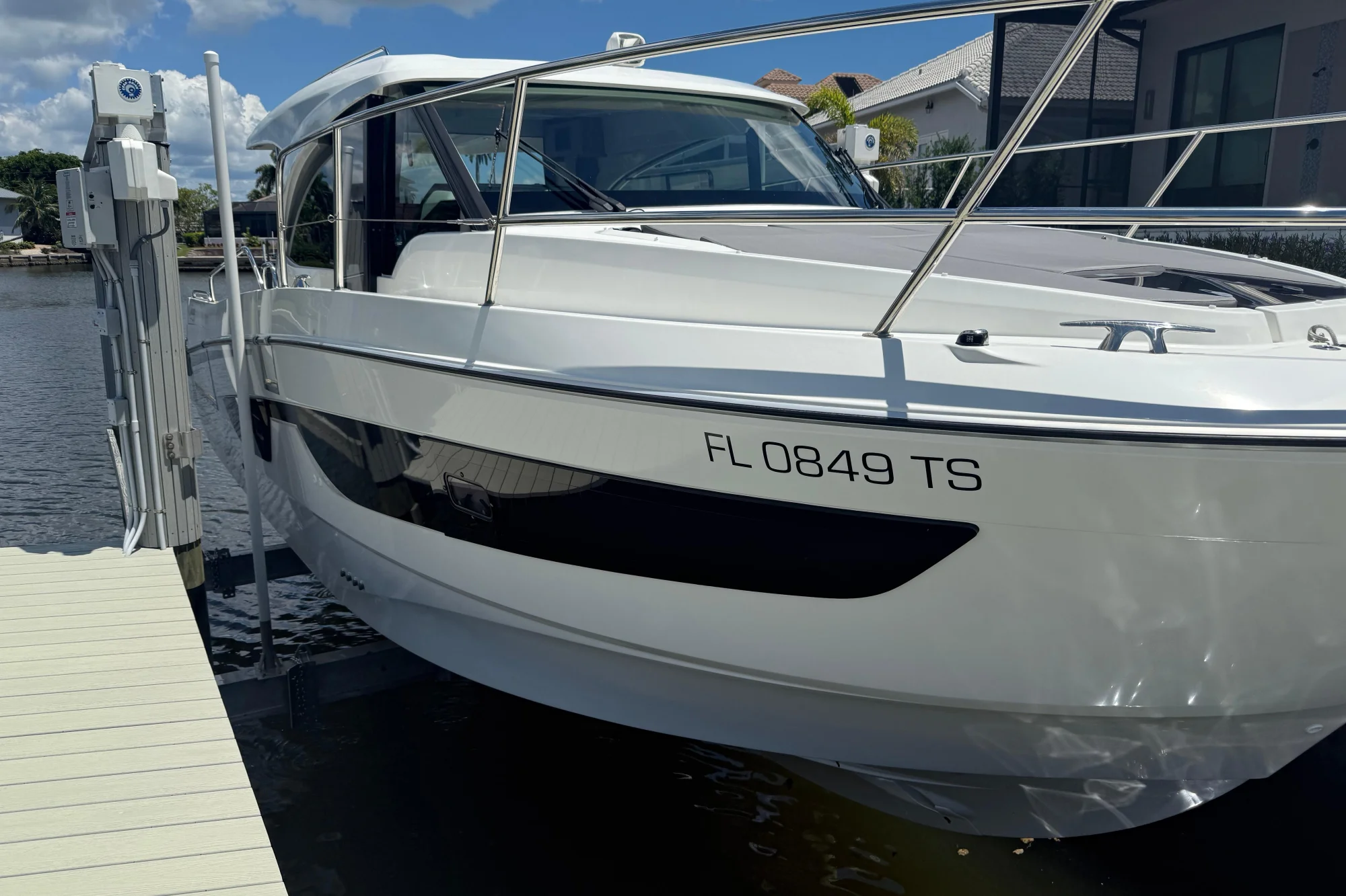 2024 Beneteau Antares 11 - Image 3