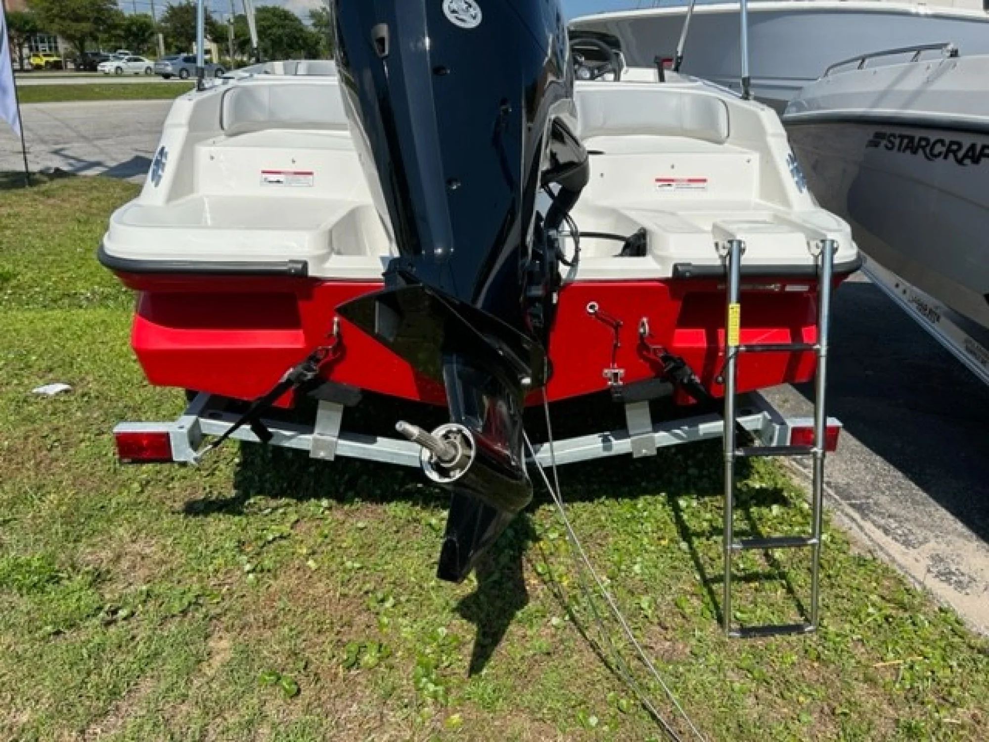 2026 Bayliner M17 Rally Red - Image 5