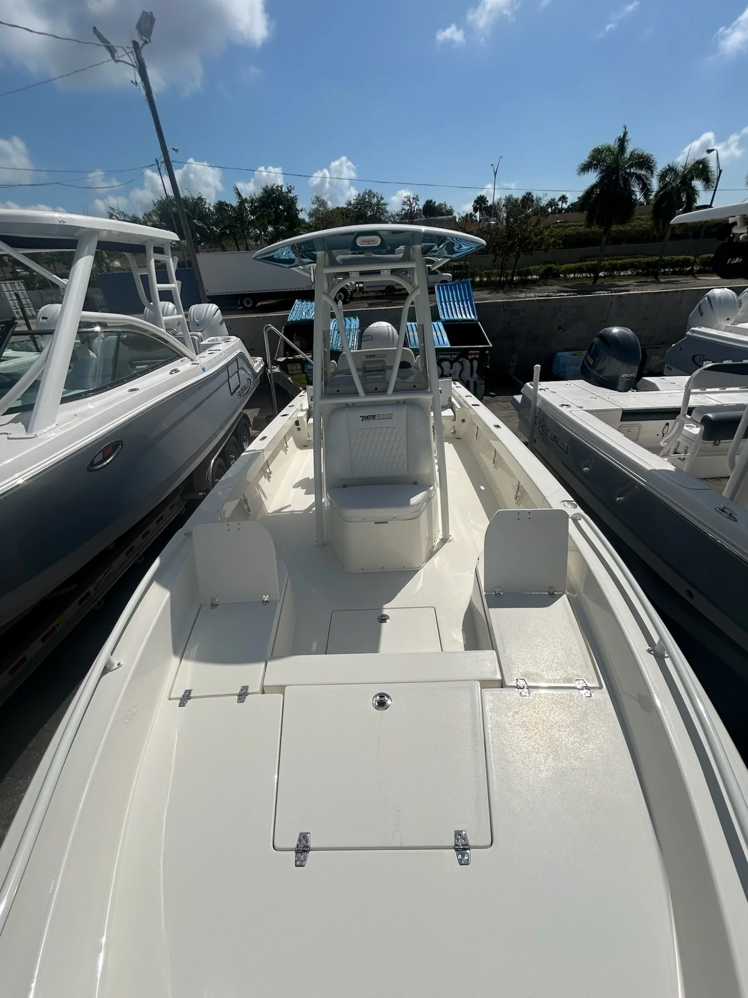 2025 PATHFINDER BOATS 2600 TRS - Image 2