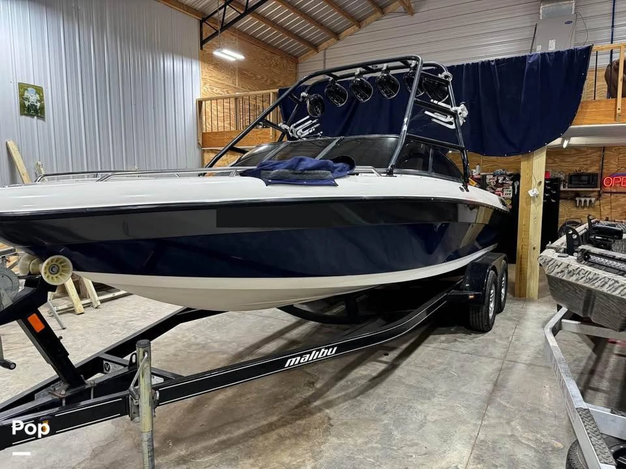 2001 Malibu 23 LSV Wakesetter - Main Image