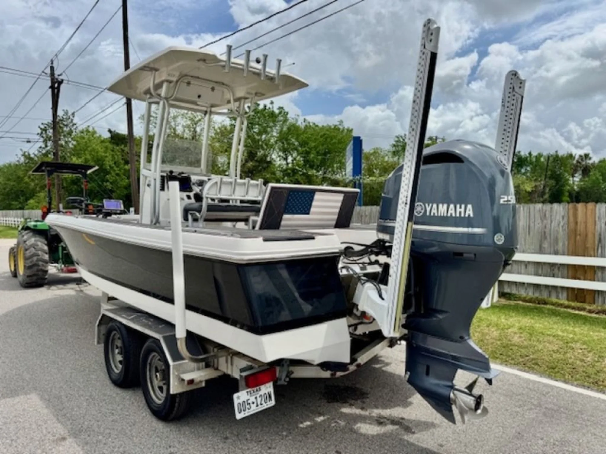 2015 Robalo 226 Cayman - Image 2