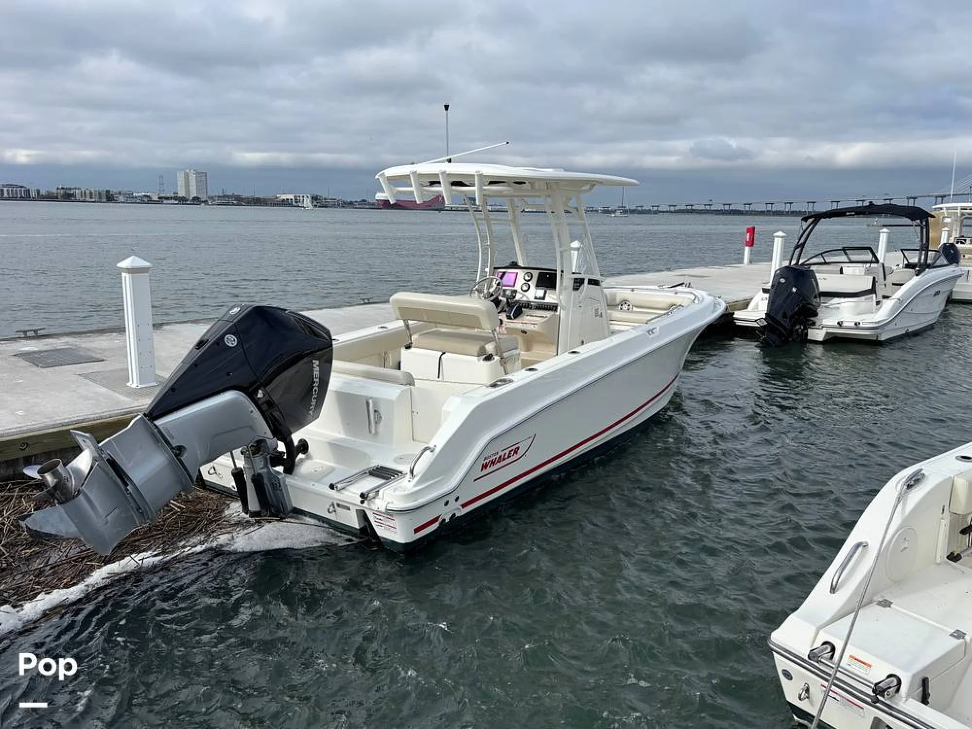 2025 Boston Whaler 230 Outrage - Image 2