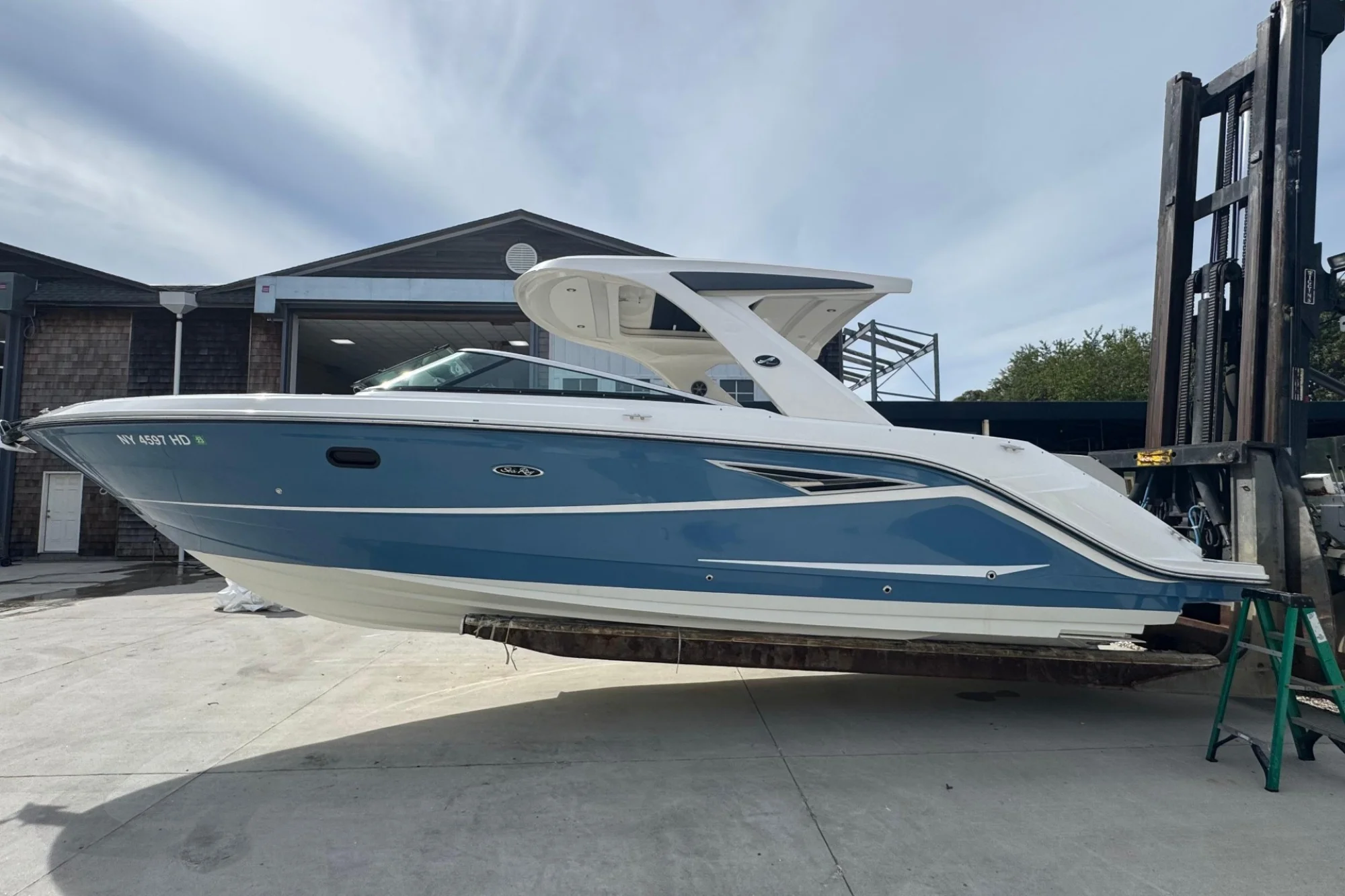 2021 Sea Ray SLX 310 - Image 2