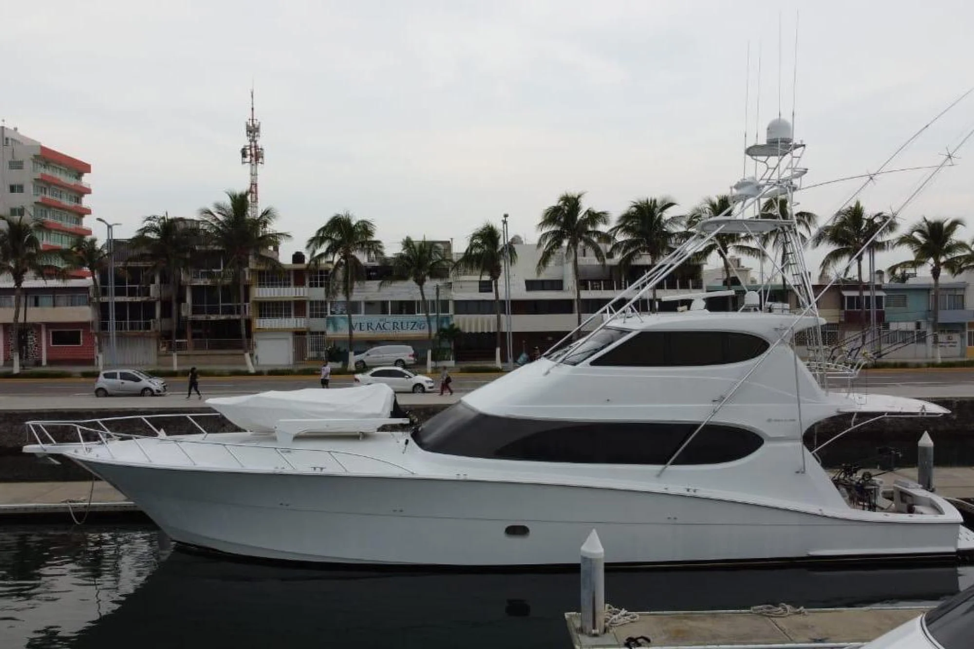2007 Hatteras 77 Convertible