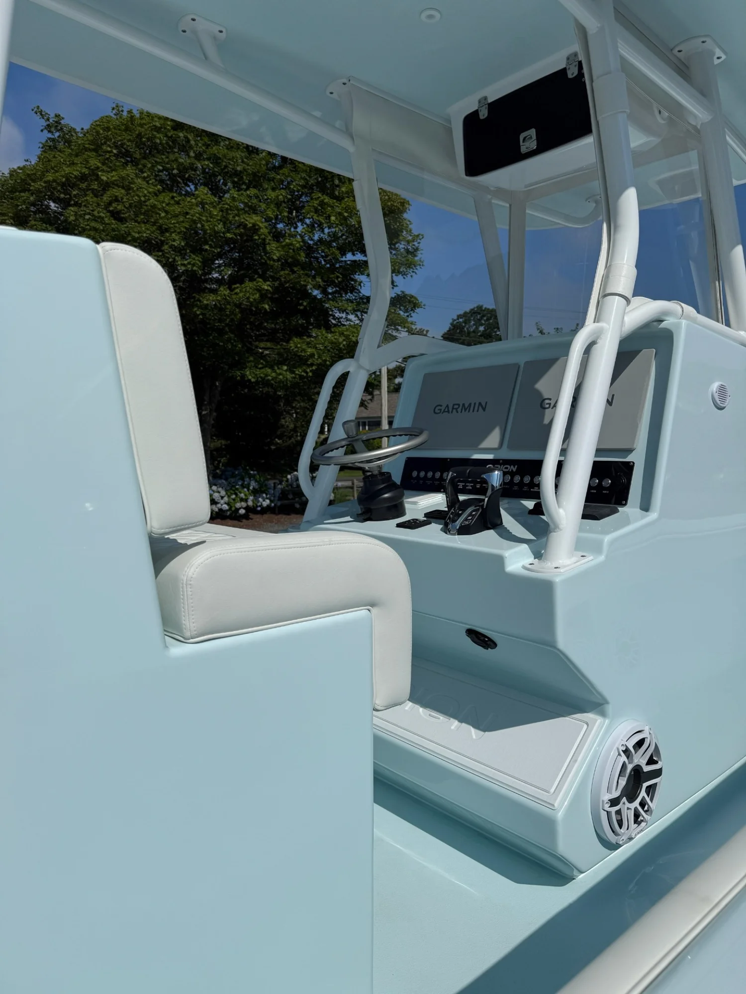 New 29' Orion 2025 29CC With Ice Blue Hull - Image 3