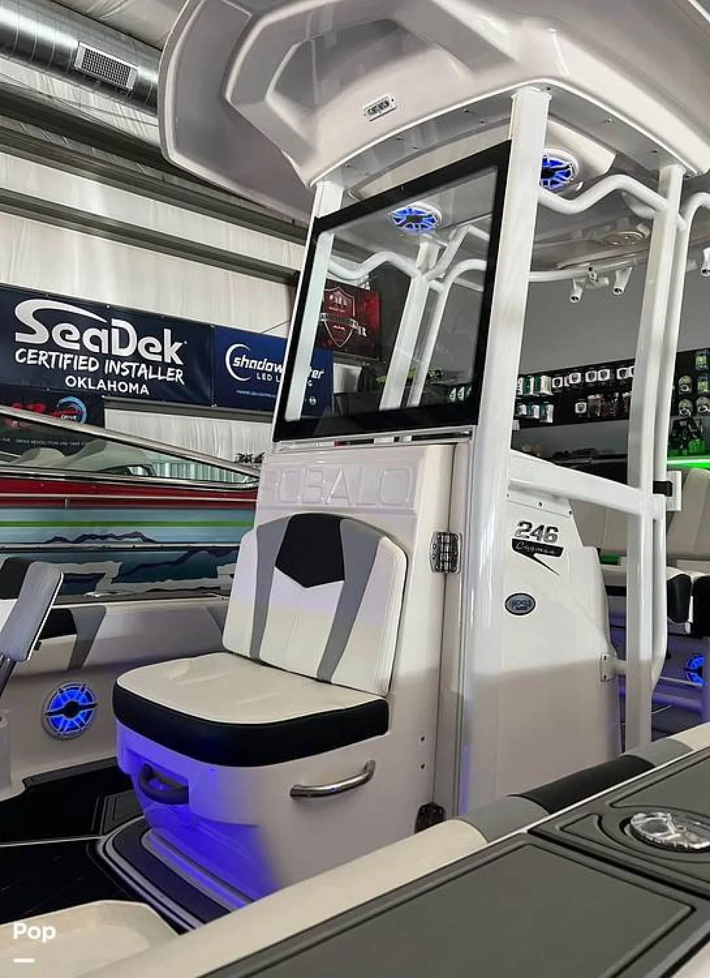 2023 Robalo 246 Cayman - Main Image