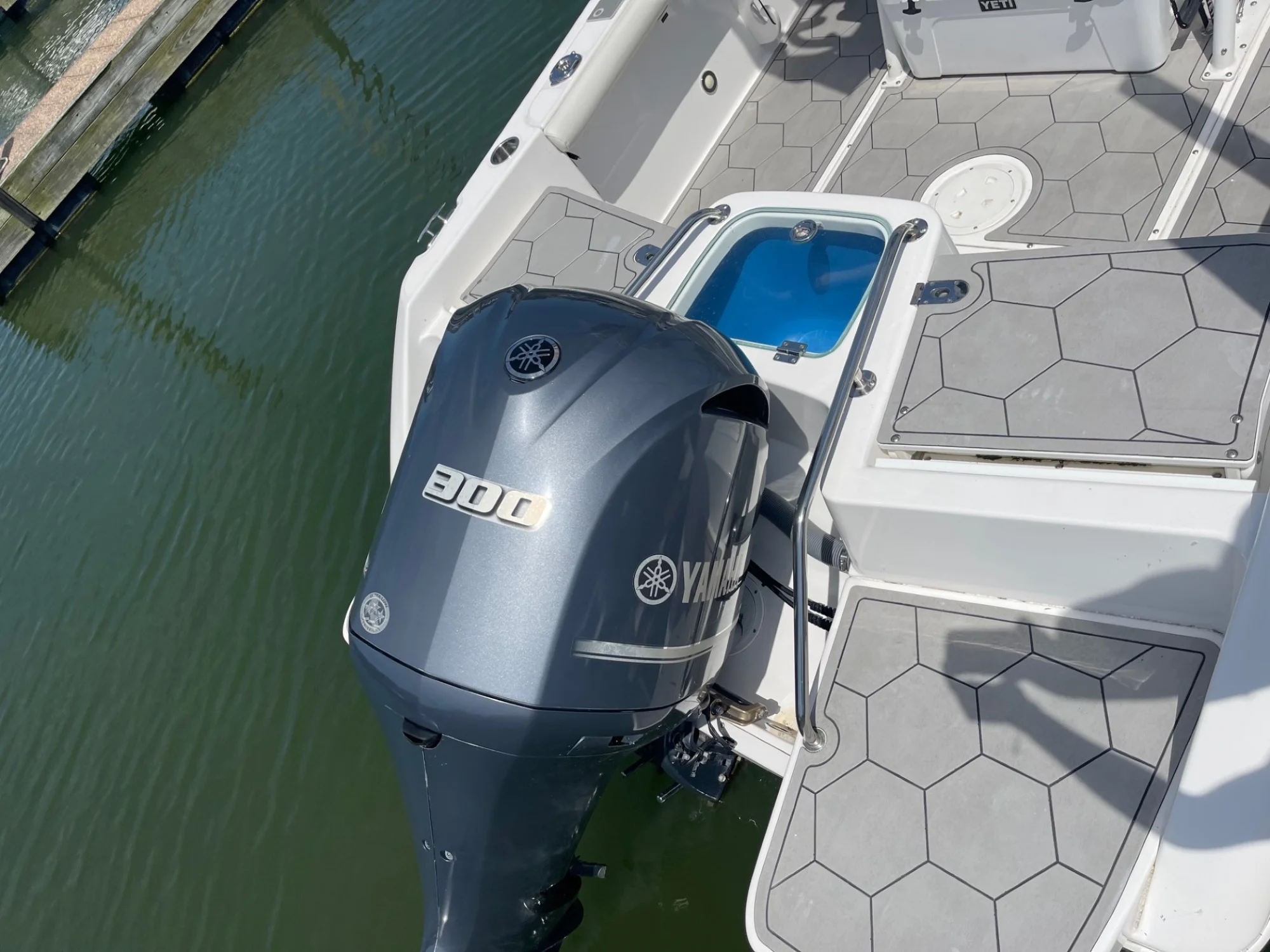 2018Everglades 230 Center Console - Image 4