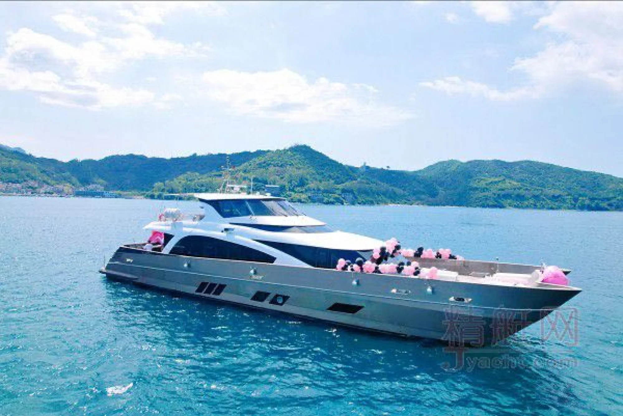 2012 108' Power Catamaran