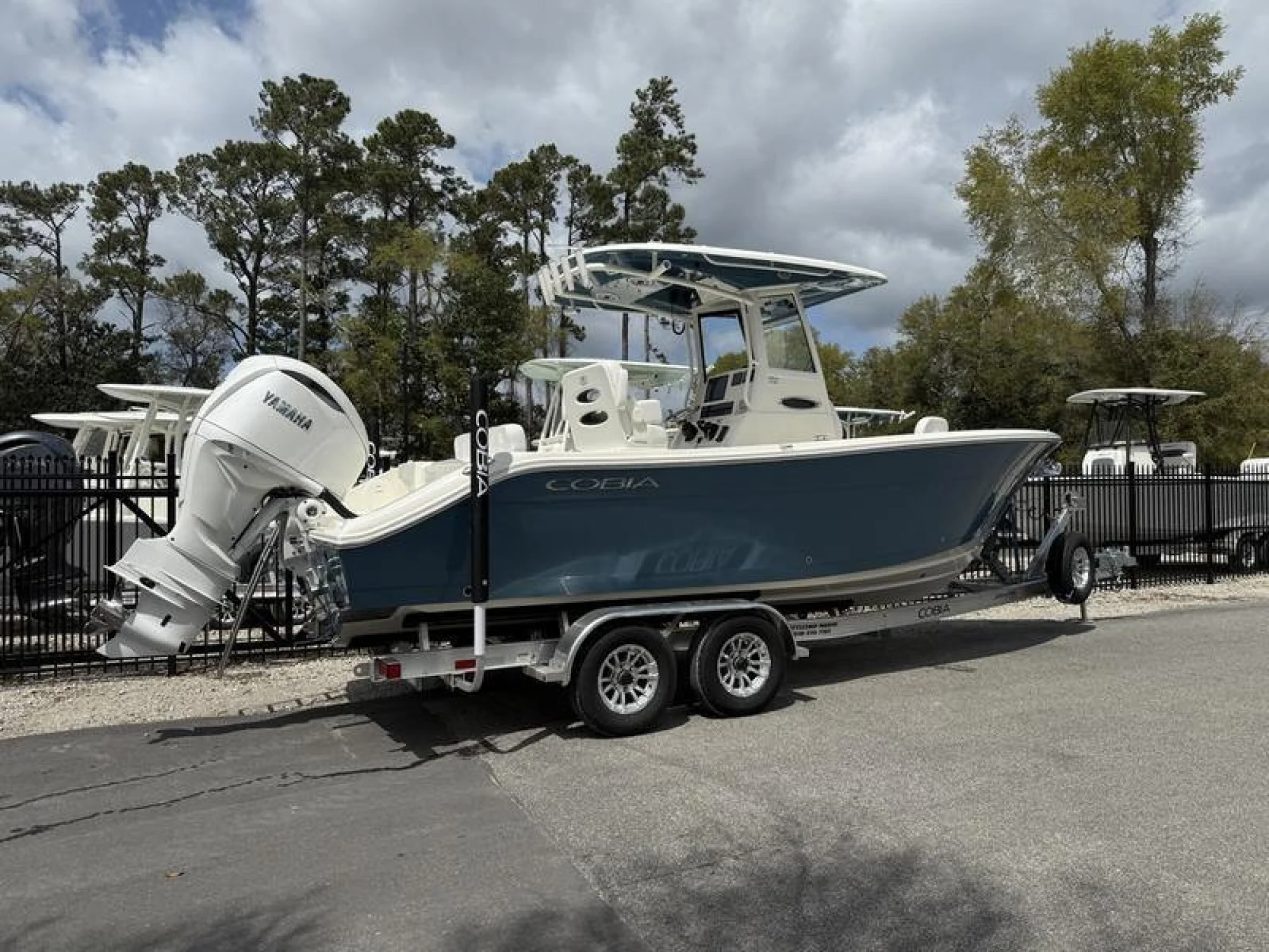 2025 Cobia 240 CC - Image 4